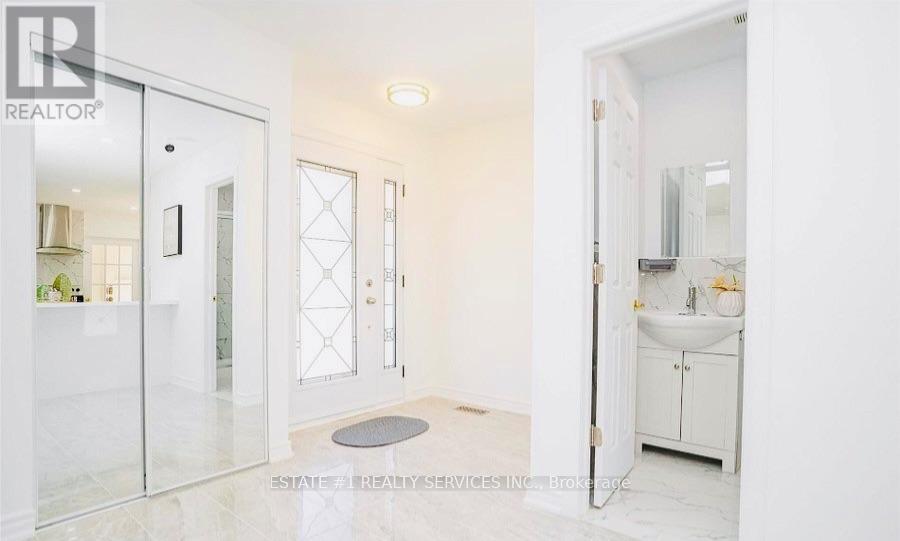 80 Addington Crescent, Brampton, Ontario  L6T 2R3 - Photo 4 - W13777762