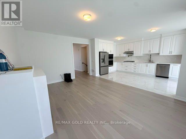41 Tapscott Crescent, Brampton, Ontario  L7C 0Z4 - Photo 4 - W13777784