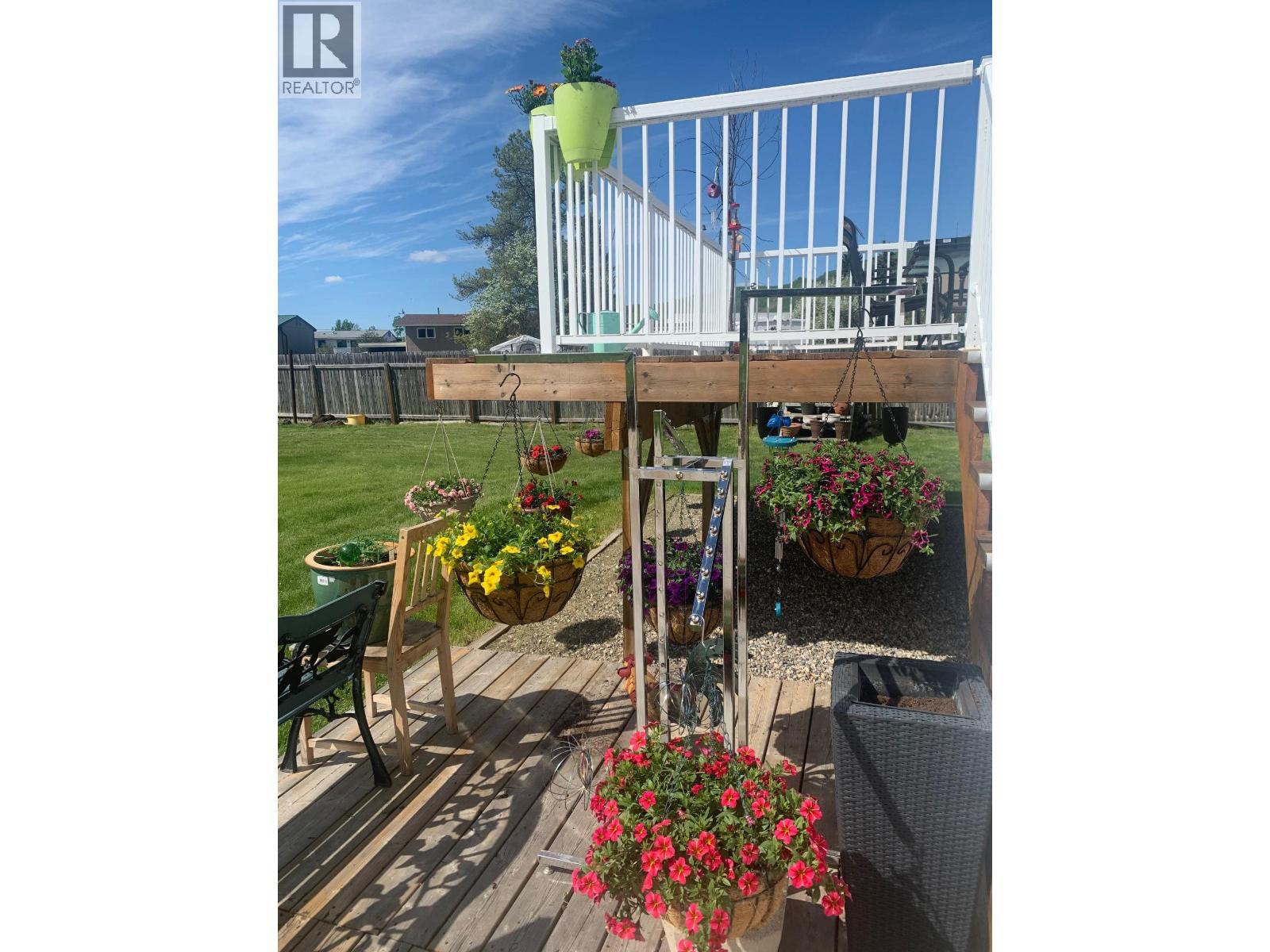 10102 Paquette Avenue, Hudsons Hope, British Columbia  V0C 1V0 - Photo 8 - R3127437