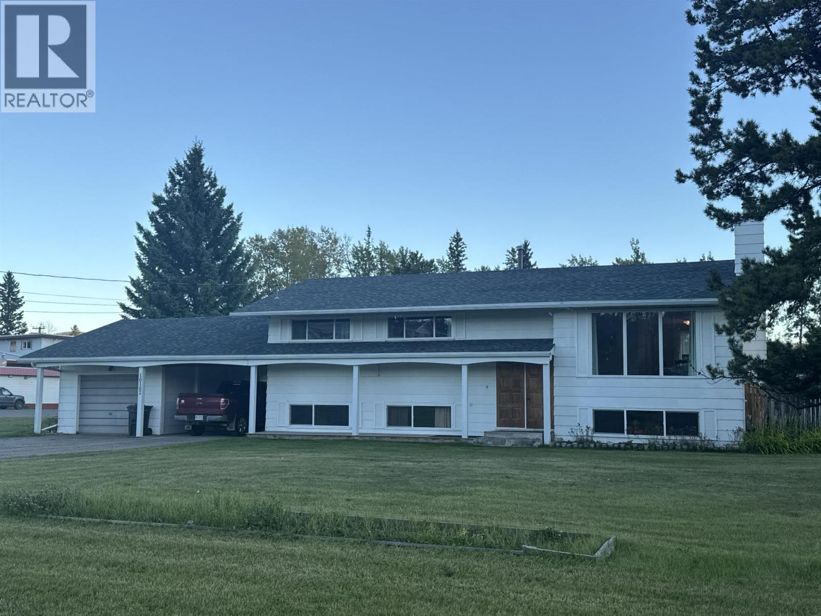 10102 Paquette Avenue, Hudsons Hope, British Columbia  V0C 1V0 - Photo 2 - R3127437