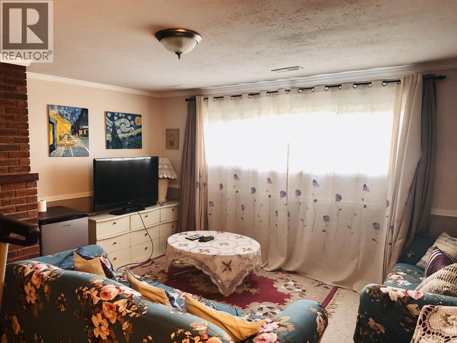 10102 Paquette Avenue, Hudsons Hope, British Columbia  V0C 1V0 - Photo 29 - R3127437
