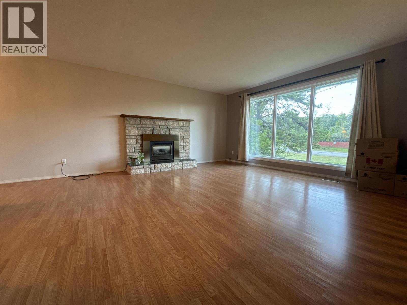 10102 Paquette Avenue, Hudsons Hope, British Columbia  V0C 1V0 - Photo 19 - R3127437