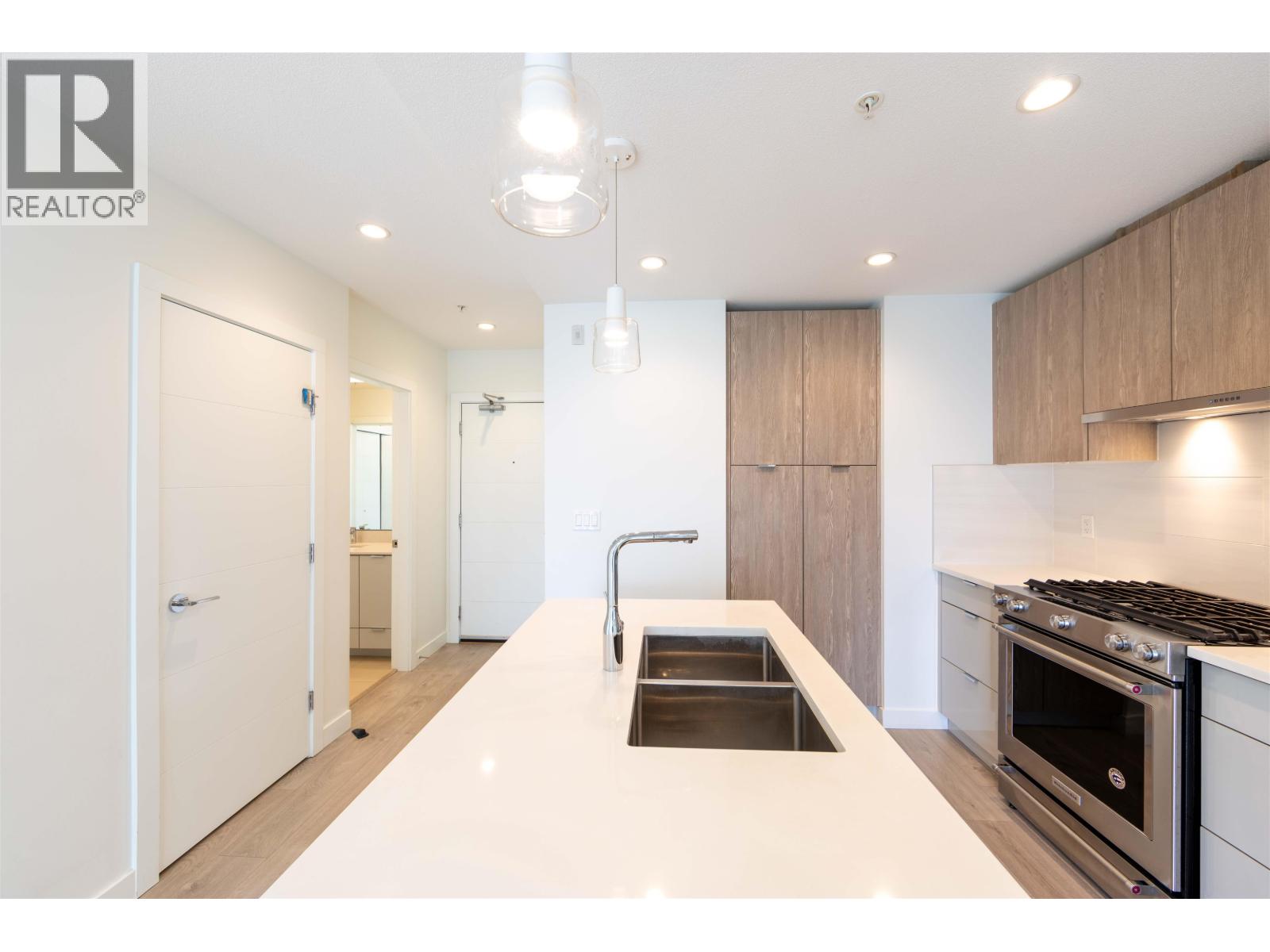 203 108 E 8th Street, North Vancouver, British Columbia  V7L 0H1 - Photo 4 - R3164411