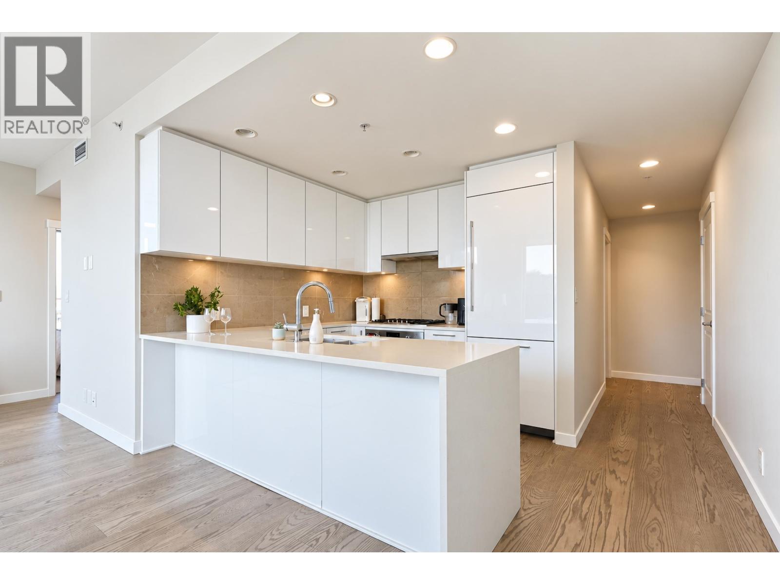 Listing Picture 9 of 27 : 902 3533 ROSS DRIVE, Vancouver / 溫哥華 - 魯藝地產 Yvonne Lu Group - MLS Medallion Club Member