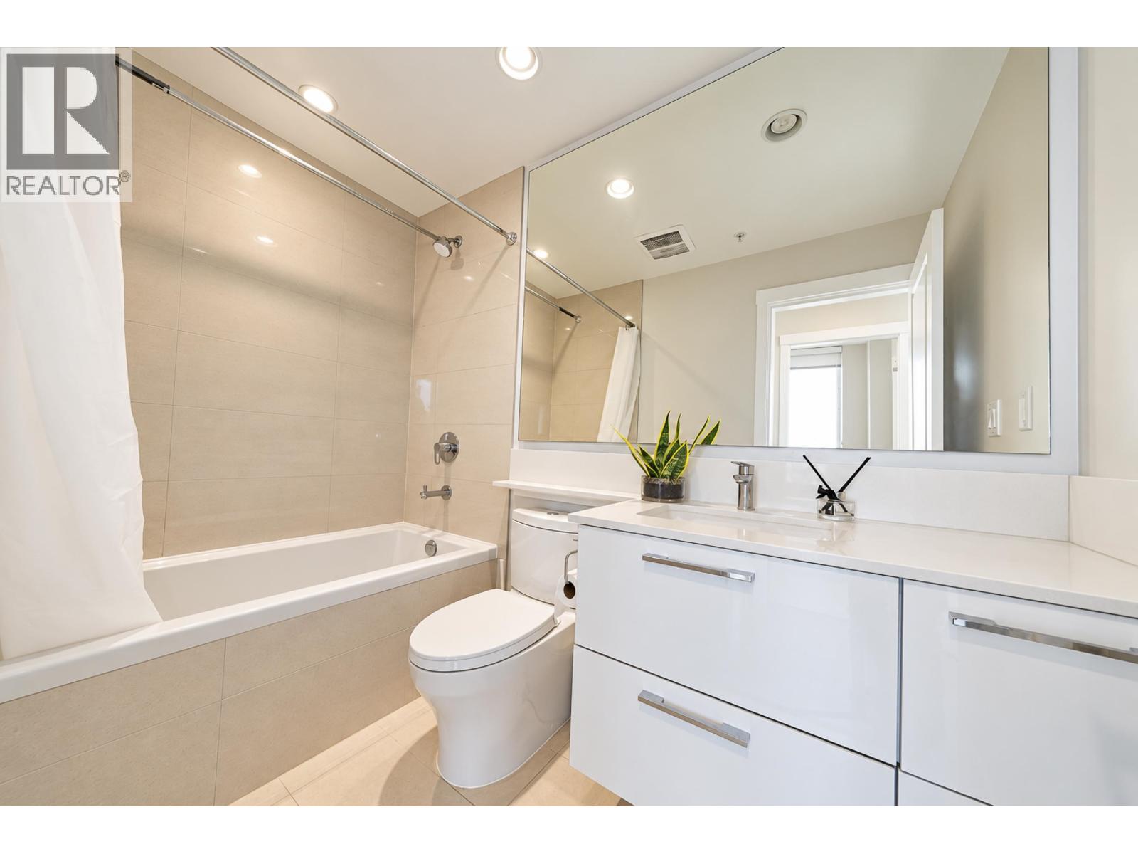 Listing Picture 22 of 27 : 902 3533 ROSS DRIVE, Vancouver / 溫哥華 - 魯藝地產 Yvonne Lu Group - MLS Medallion Club Member