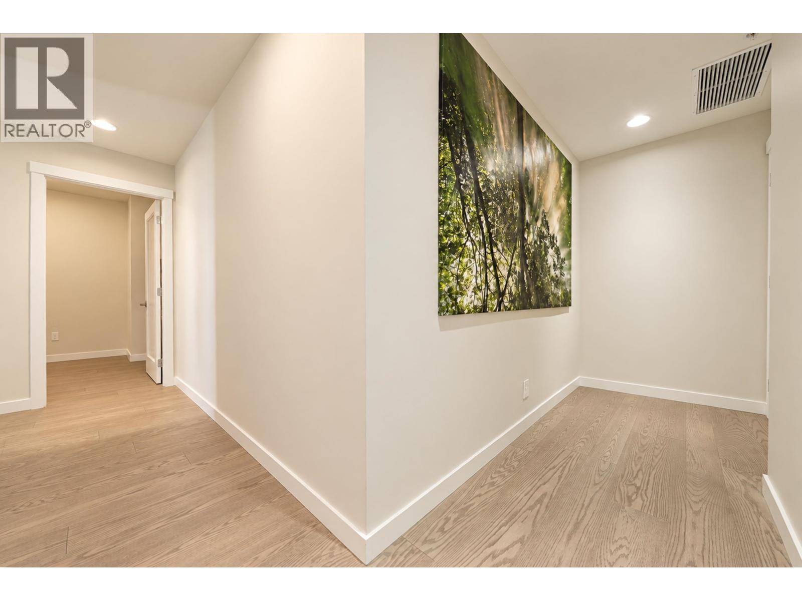 Listing Picture 24 of 27 : 902 3533 ROSS DRIVE, Vancouver / 溫哥華 - 魯藝地產 Yvonne Lu Group - MLS Medallion Club Member
