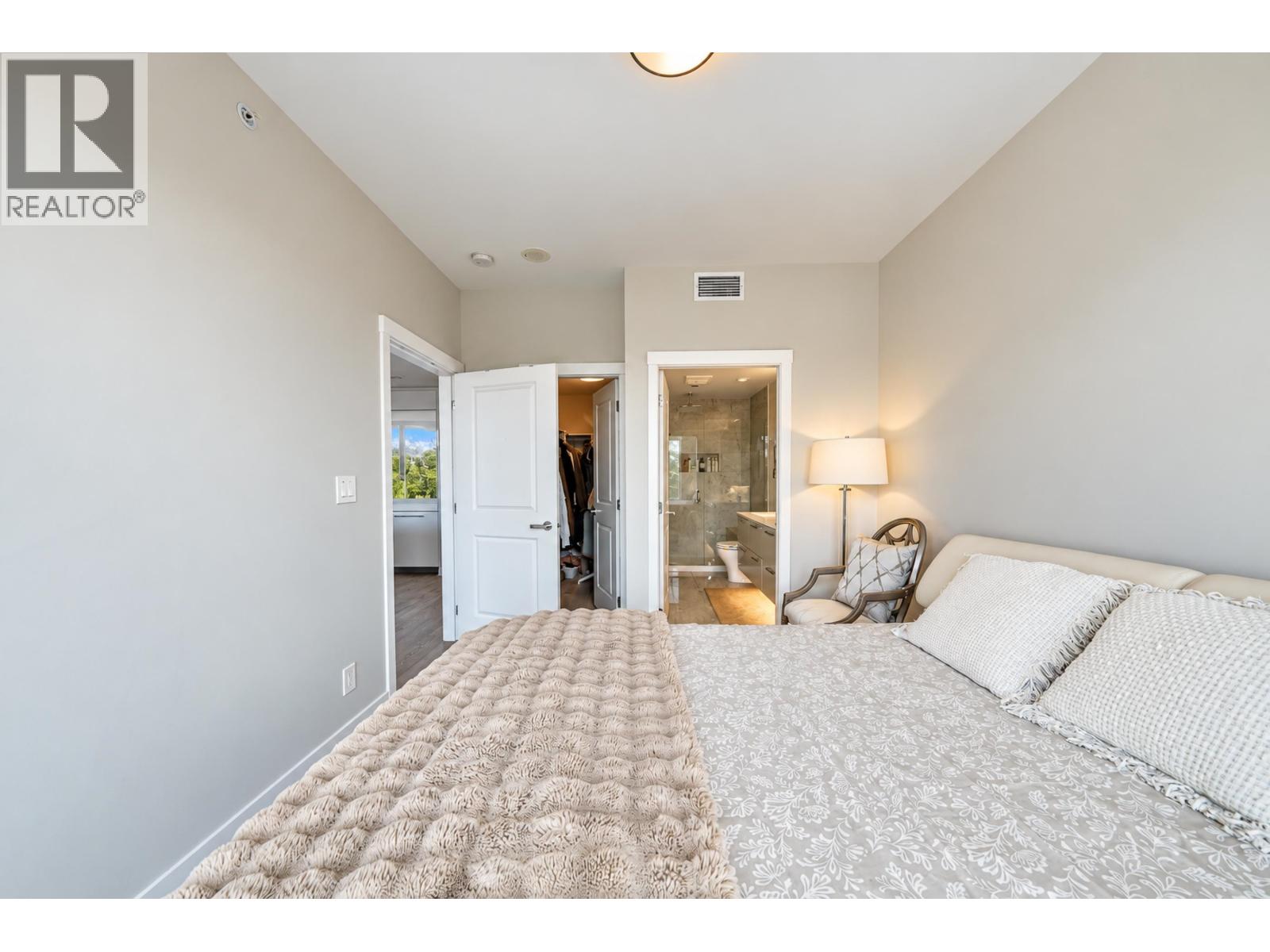 Listing Picture 18 of 27 : 902 3533 ROSS DRIVE, Vancouver / 溫哥華 - 魯藝地產 Yvonne Lu Group - MLS Medallion Club Member
