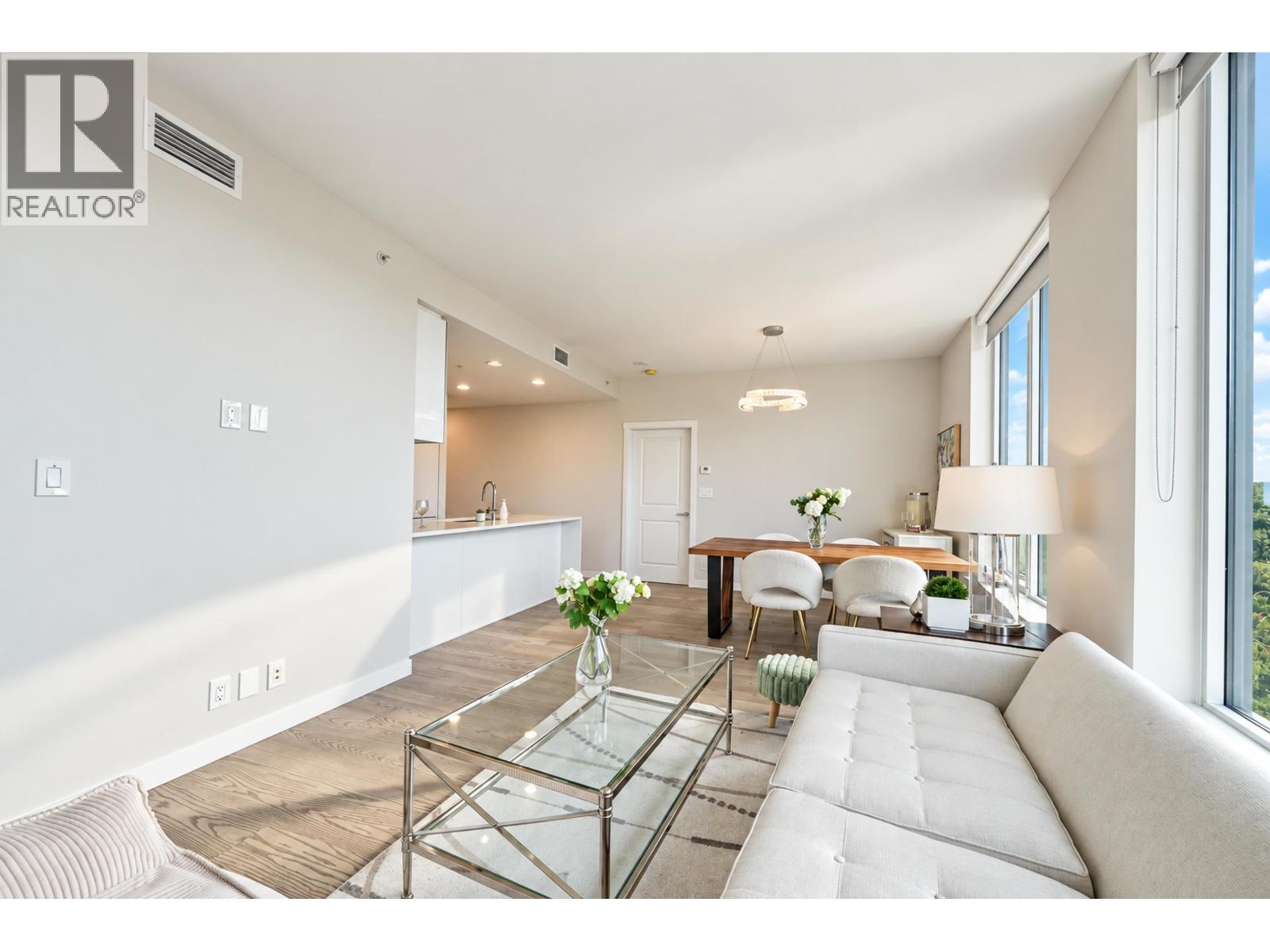 Listing Picture 8 of 27 : 902 3533 ROSS DRIVE, Vancouver / 溫哥華 - 魯藝地產 Yvonne Lu Group - MLS Medallion Club Member
