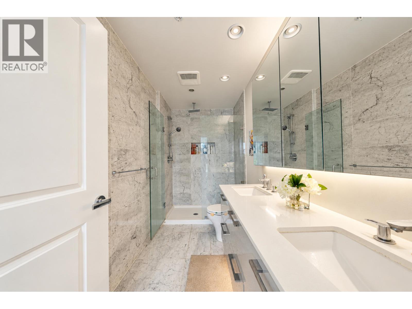 Listing Picture 16 of 27 : 902 3533 ROSS DRIVE, Vancouver / 溫哥華 - 魯藝地產 Yvonne Lu Group - MLS Medallion Club Member