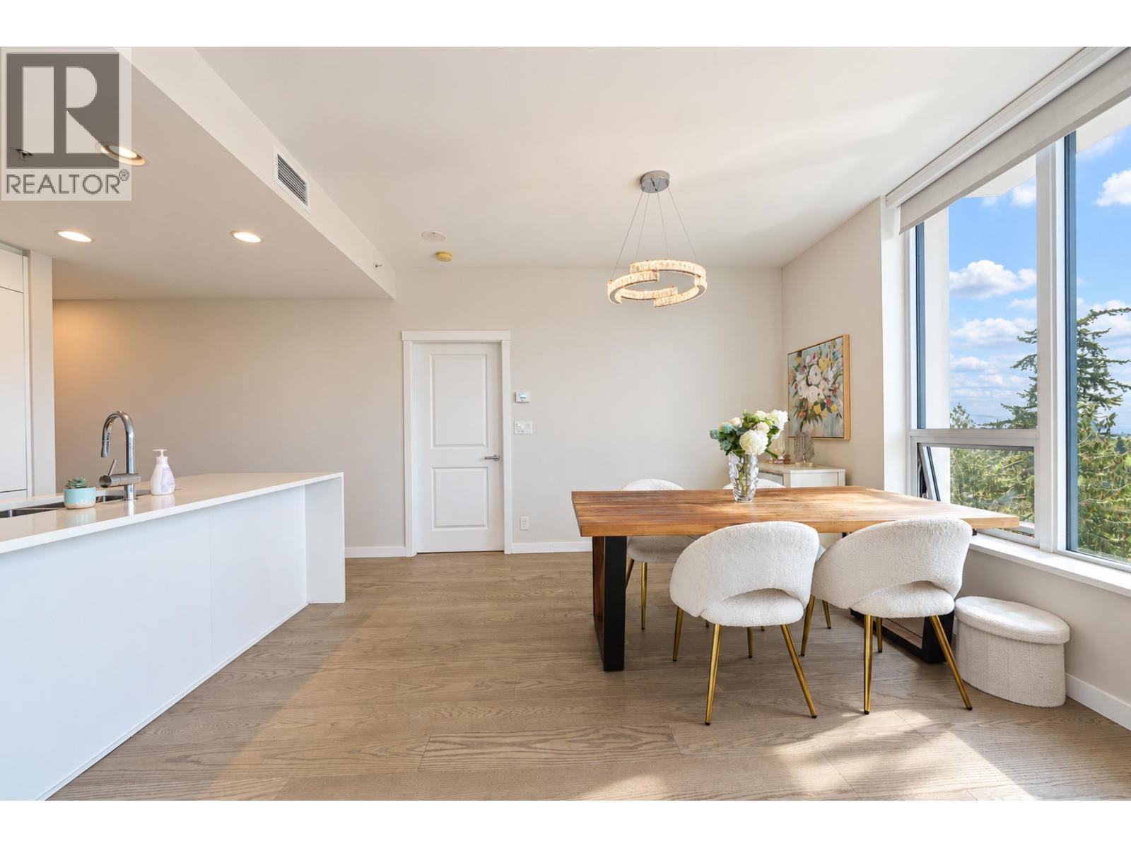 Listing Picture 13 of 27 : 902 3533 ROSS DRIVE, Vancouver / 溫哥華 - 魯藝地產 Yvonne Lu Group - MLS Medallion Club Member