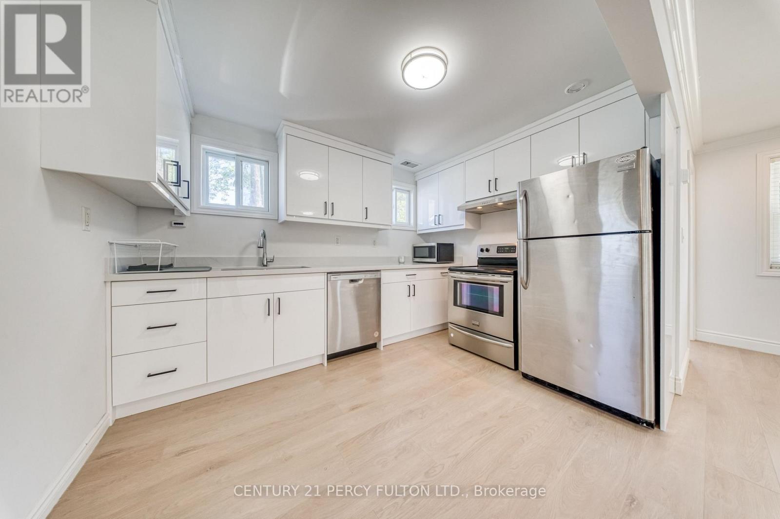 242 Simcoe Avenue, Georgina, Ontario  L4P 2H8 - Photo 16 - N13777810