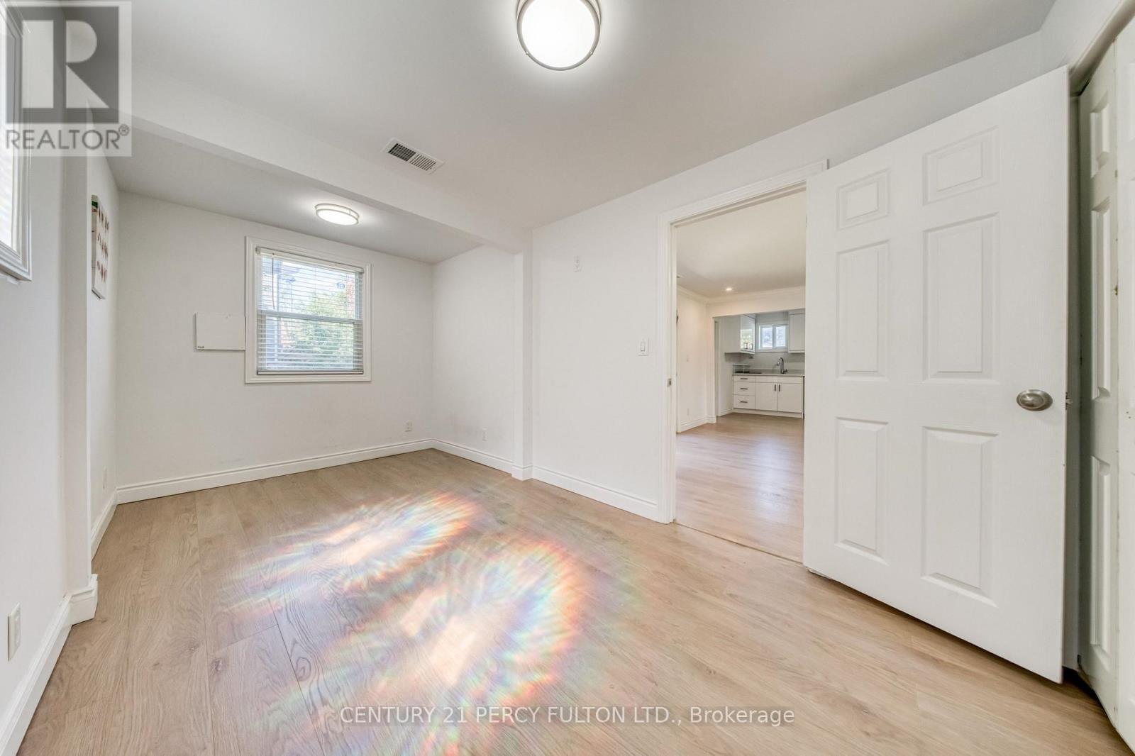 242 Simcoe Avenue, Georgina, Ontario  L4P 2H8 - Photo 22 - N13777810