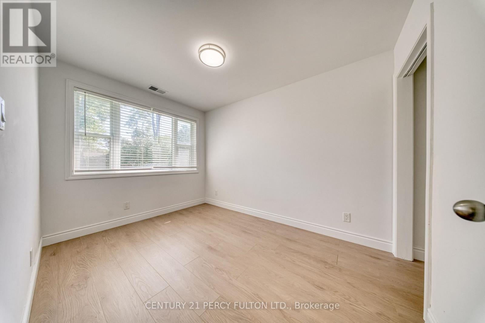 242 Simcoe Avenue, Georgina, Ontario  L4P 2H8 - Photo 25 - N13777810