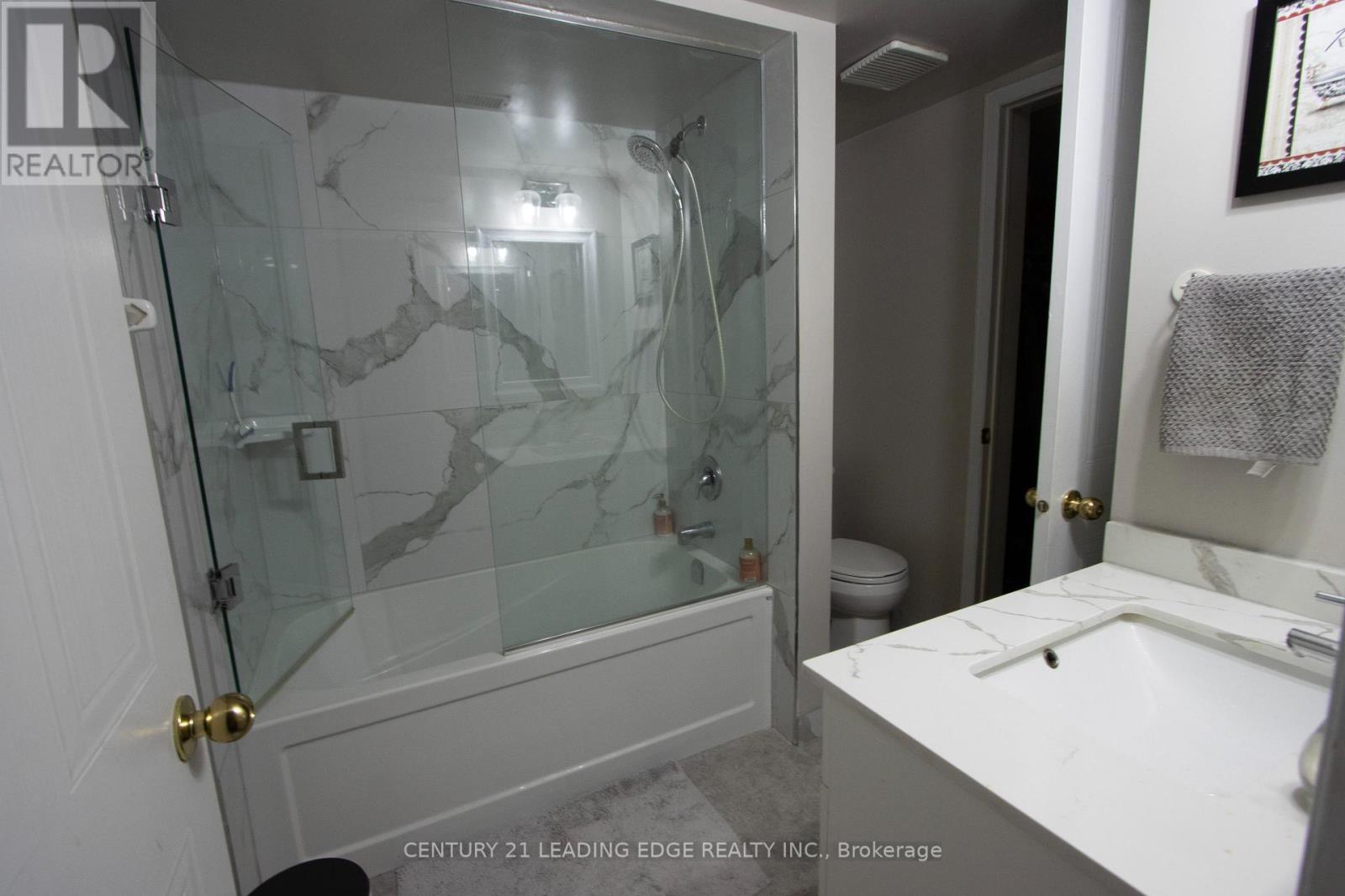 109 - 111 Bristol Road, Mississauga, Ontario L4Z 3P6 - Photo 3 - W13777804