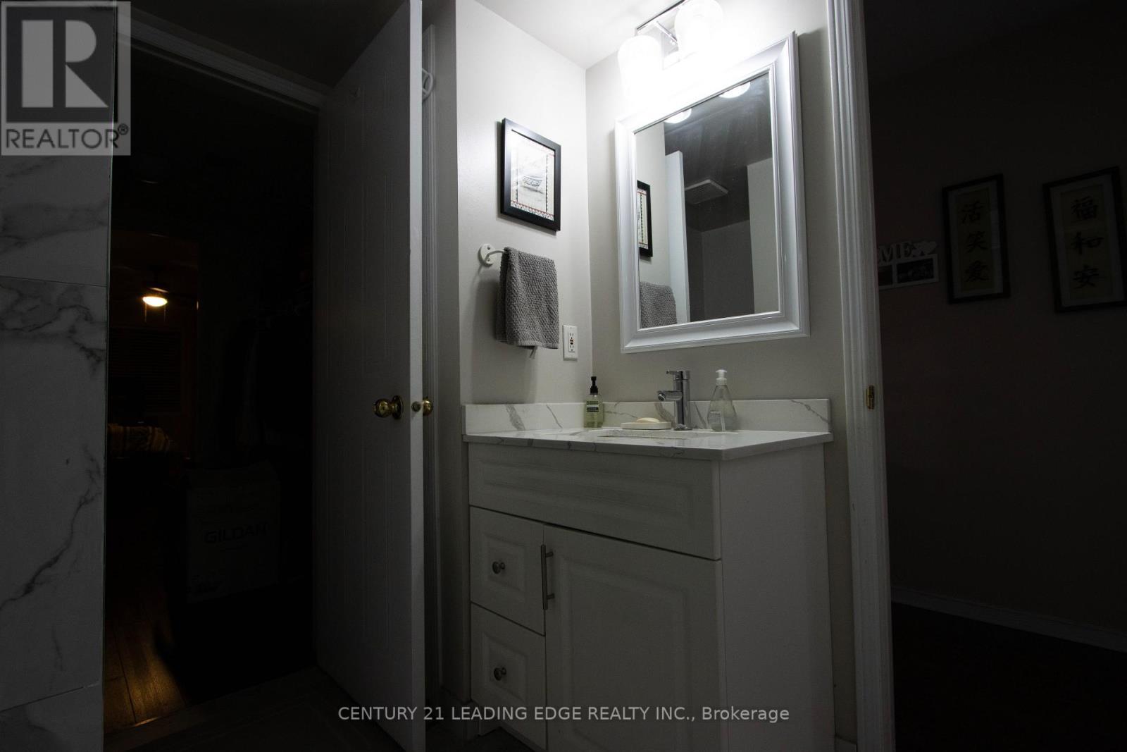109 - 111 Bristol Road, Mississauga, Ontario L4Z 3P6 - Photo 4 - W13777804