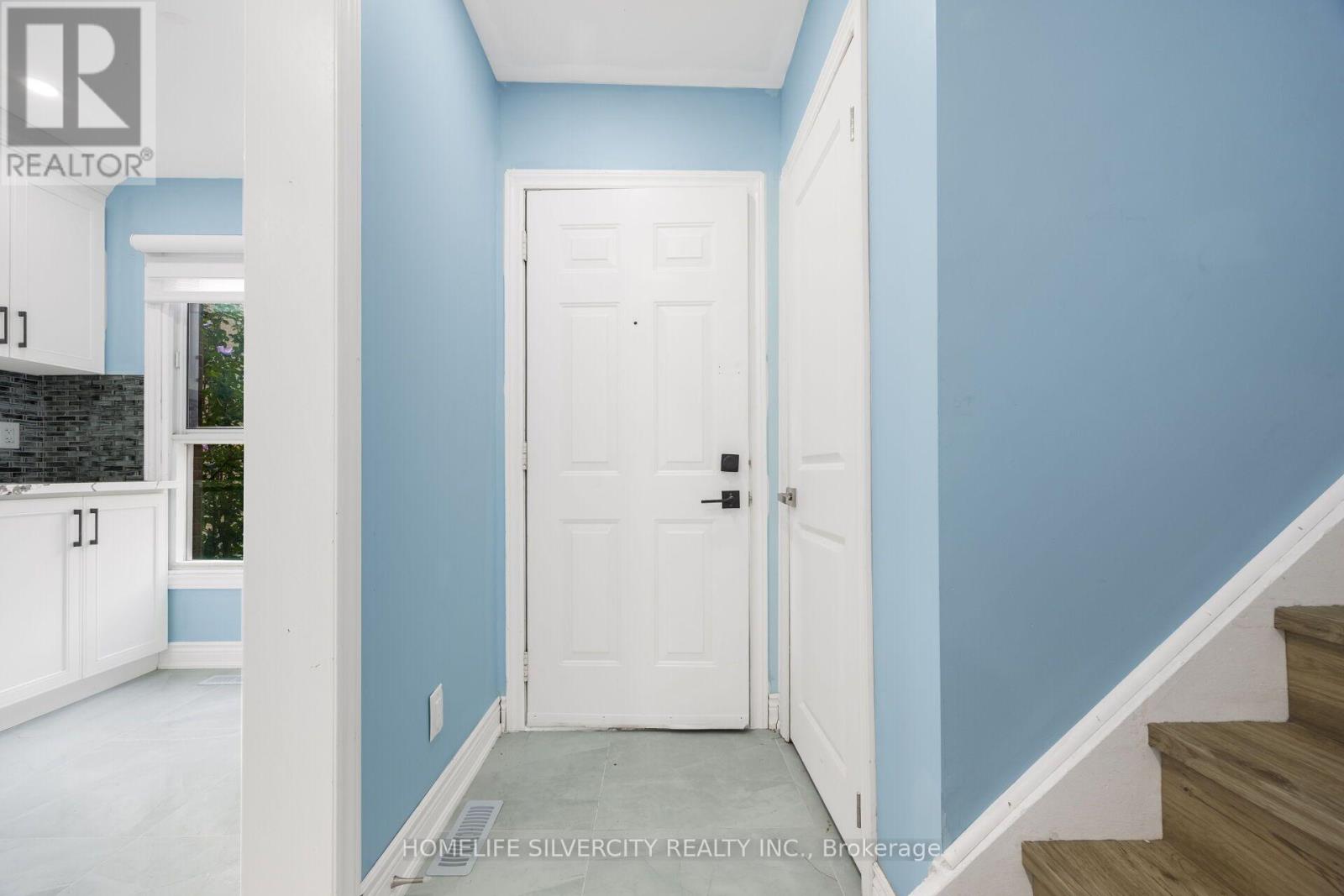 157 Fleetwood Crescent, Brampton, Ontario  L6T 2E6 - Photo 4 - W13777824