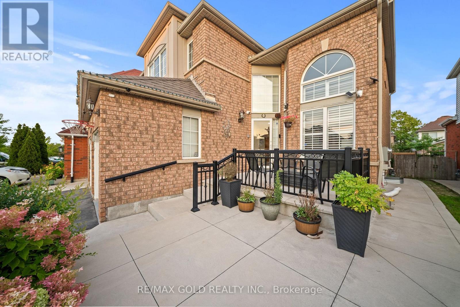9 Squirreltail Way, Brampton, Ontario  L6R 1X4 - Photo 4 - W13777520
