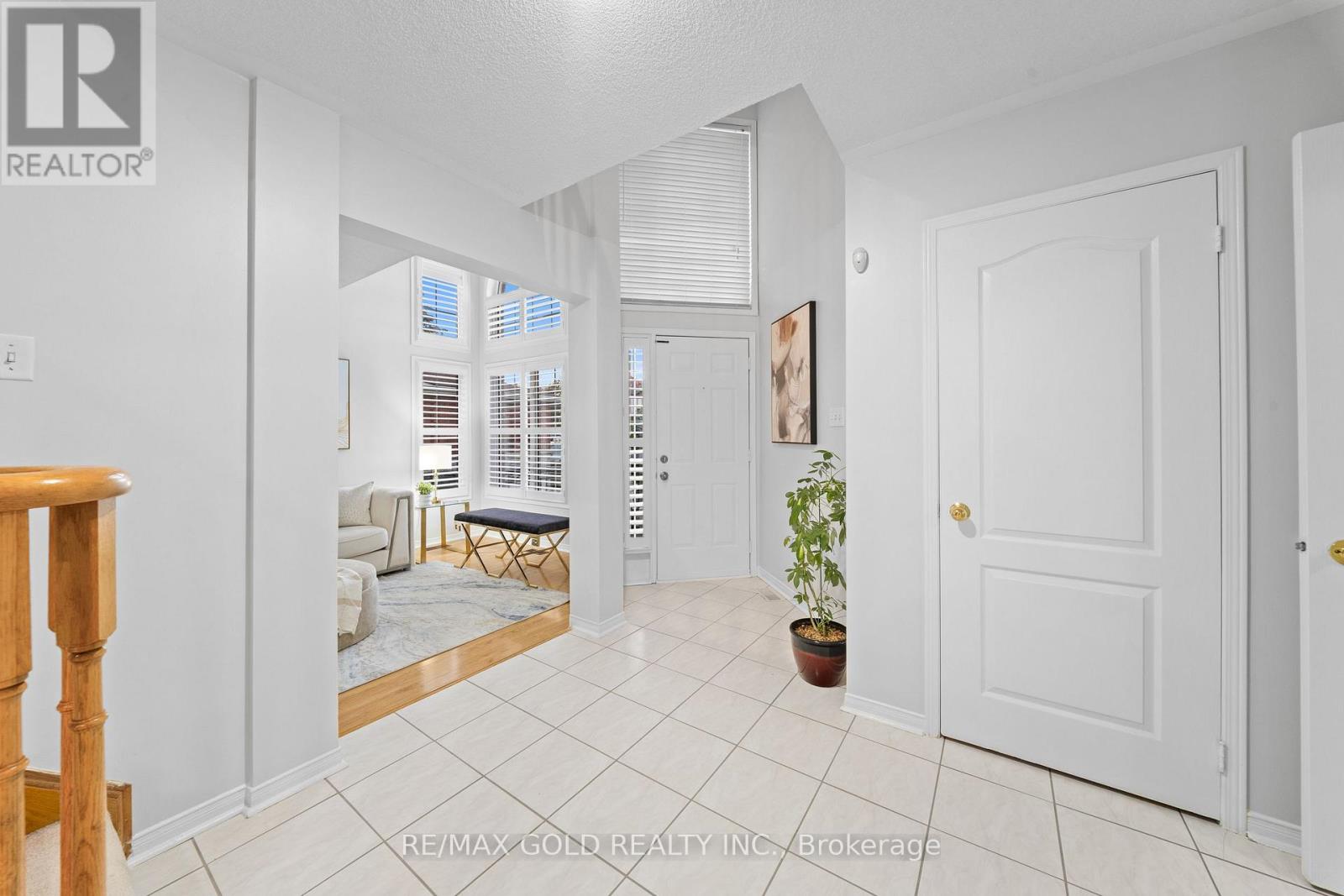 9 Squirreltail Way, Brampton, Ontario  L6R 1X4 - Photo 5 - W13777520