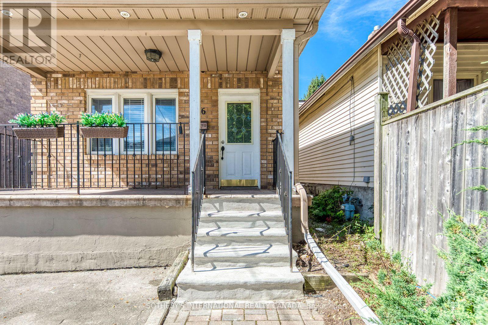 66 Twenty Ninth Street, Toronto, Ontario  M8W 3B2 - Photo 2 - W13770932