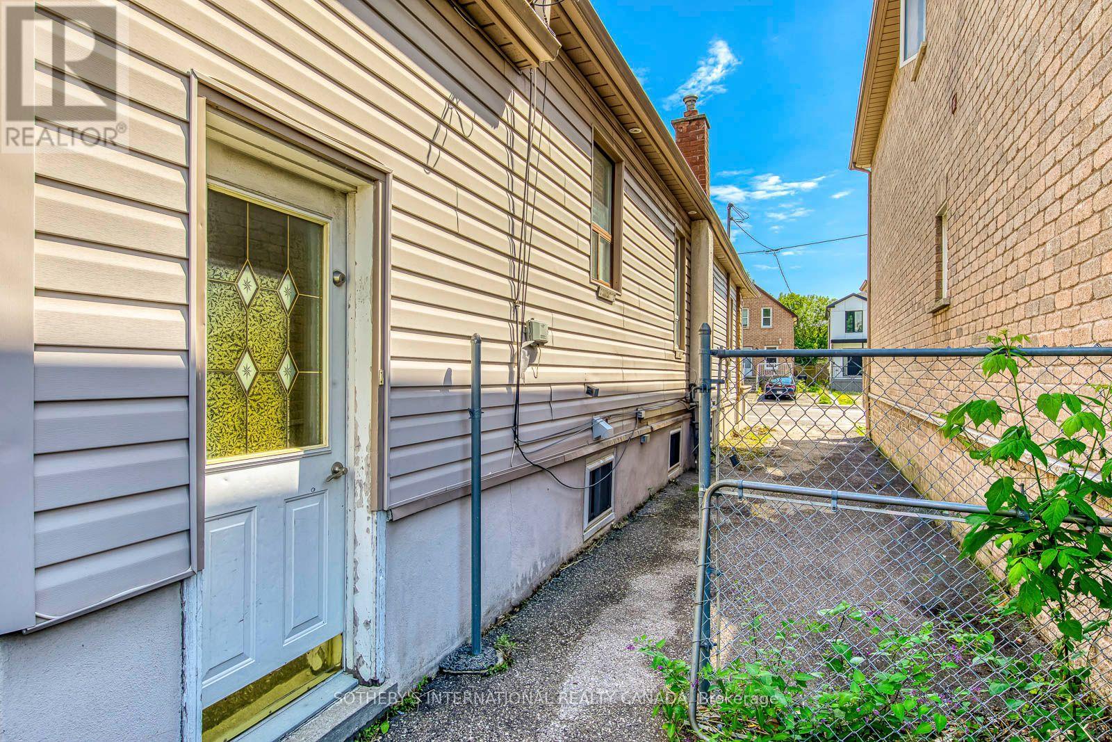 66 Twenty Ninth Street, Toronto, Ontario  M8W 3B2 - Photo 30 - W13770932