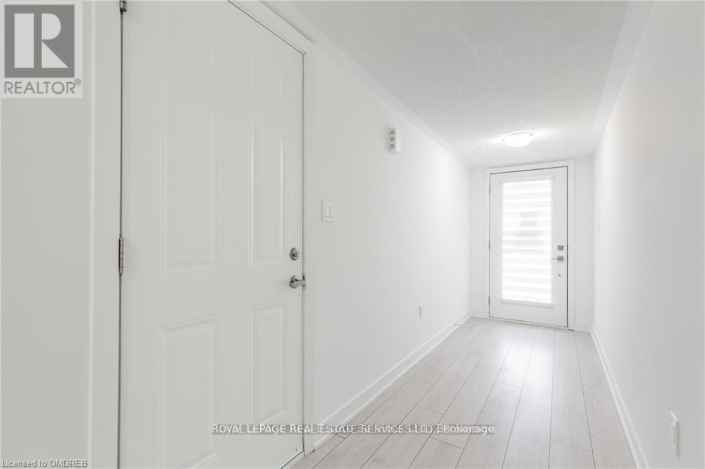 3047 Cherry Blossom, Burlington, Ontario  L7M 2A9 - Photo 3 - W13777838