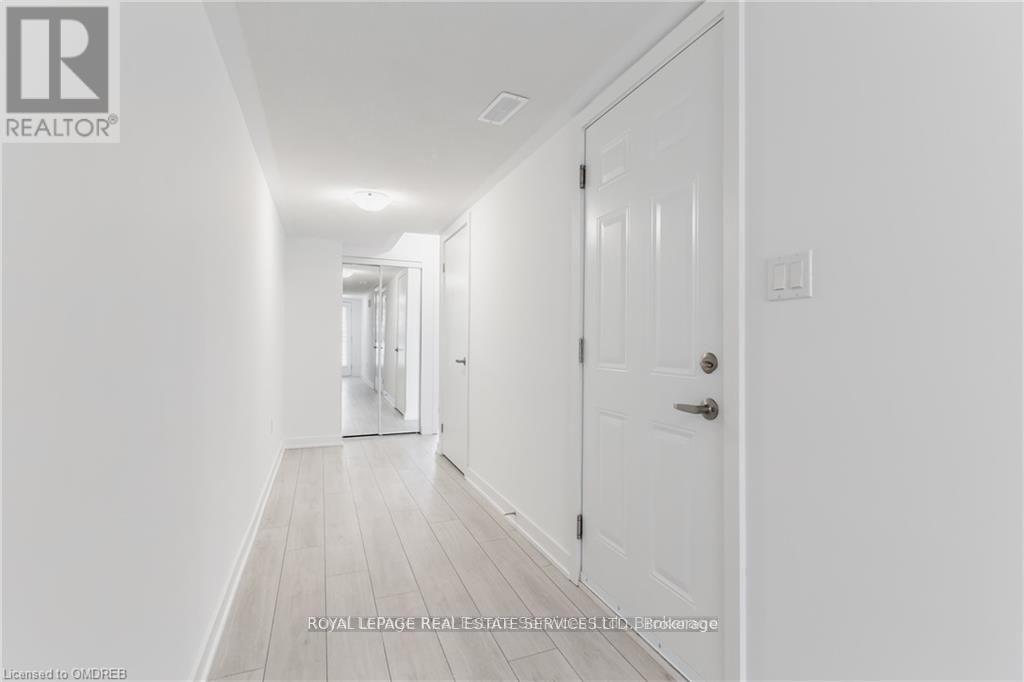 3047 Cherry Blossom, Burlington, Ontario  L7M 2A9 - Photo 4 - W13777838