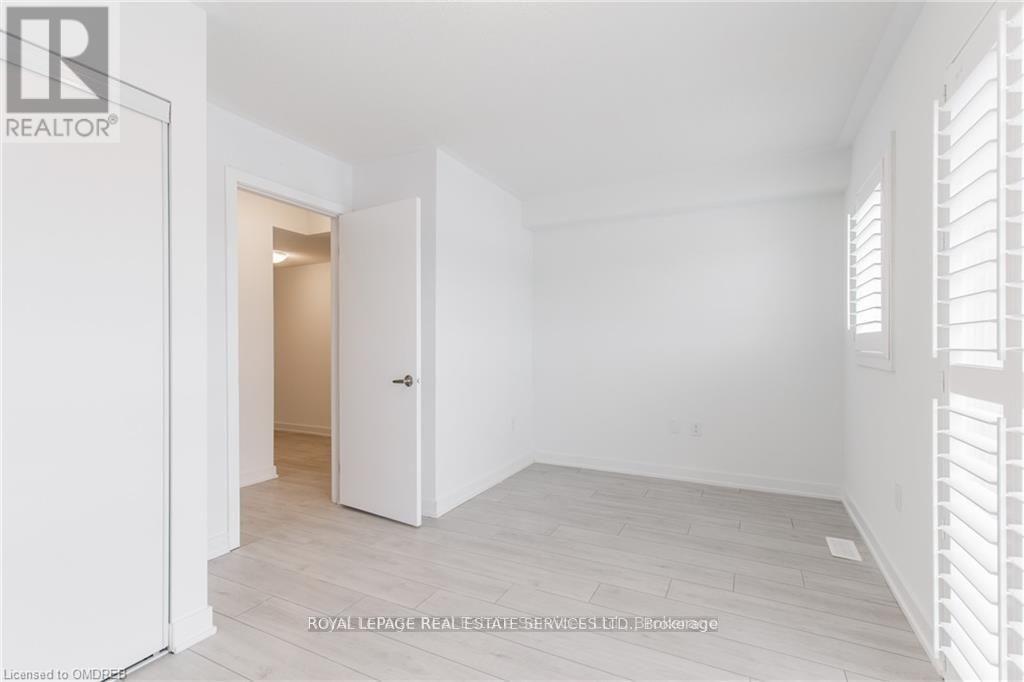 3047 Cherry Blossom, Burlington, Ontario  L7M 2A9 - Photo 6 - W13777838
