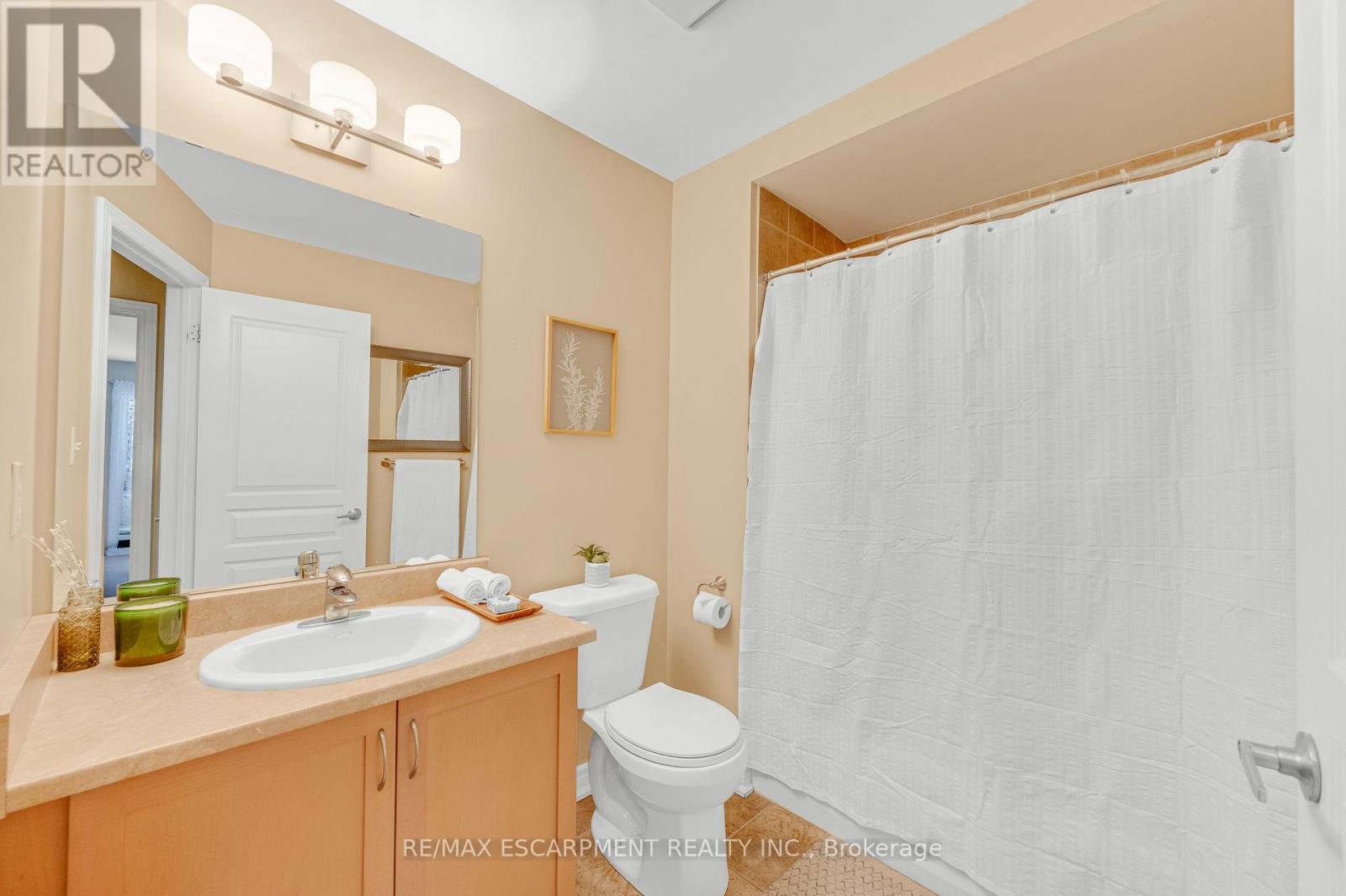 628 Brain Common, Burlington, Ontario  L7L 0E3 - Photo 17 - W13777850