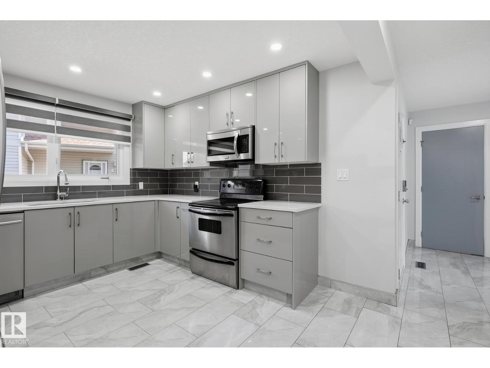 419 Dunluce Rd NW, Edmonton, Alberta  T5X 4Y5 - Photo 6 - E4508533