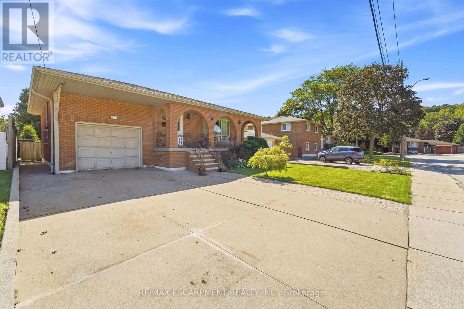 139 Glen Valley Drive, Hamilton, Ontario  L8K 6A1 - Photo 3 - X13777880