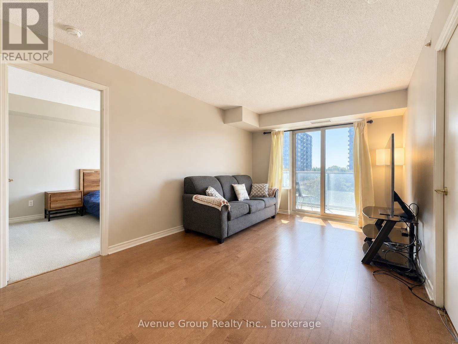 527 - 35 SARANAC BOULEVARD, Toronto, Ontario