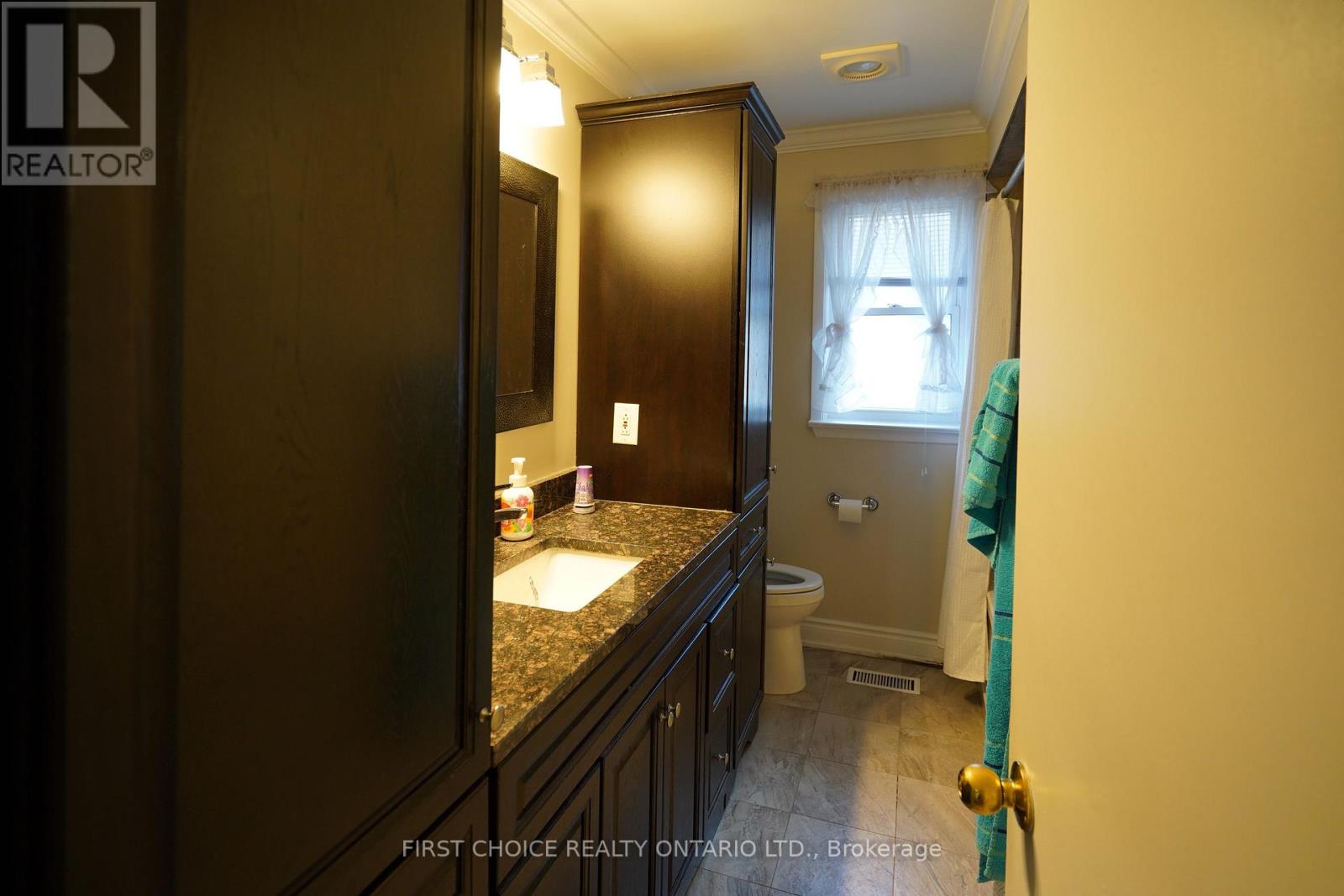 172 Colborne Avenue, Richmond Hill, Ontario  L4C 2K1 - Photo 7 - N13777922