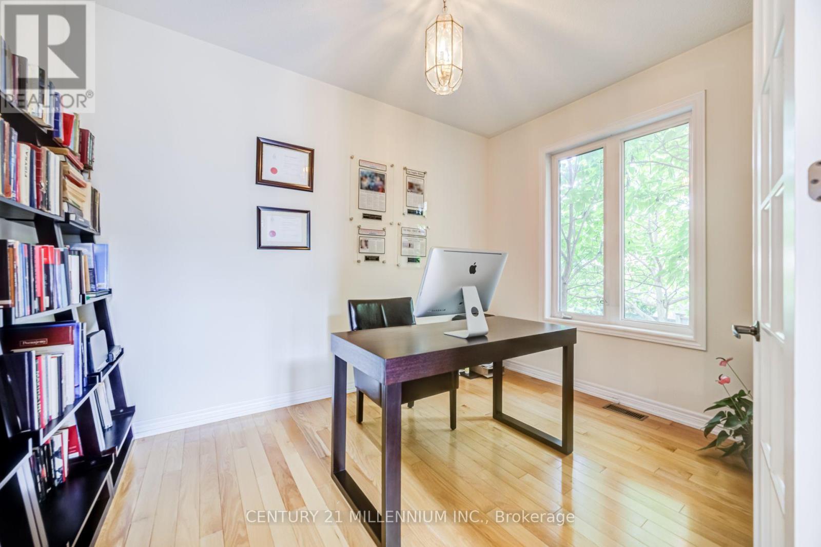 17 Island Grove, Brampton, Ontario  L6X 0W6 - Photo 5 - W13777908