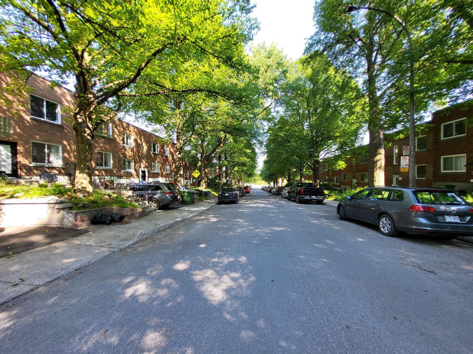 2419-2421 Av. West Hill Montréal (Côte-des-Neiges/Notre-Dame-de-Grâce) Quebec Canada H4B2S3 3