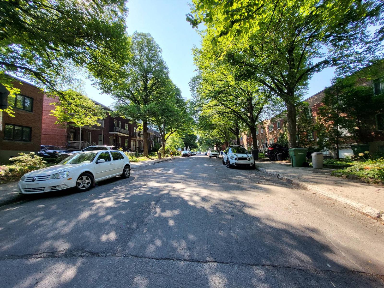 2419-2421 Av. West Hill Montréal (Côte-des-Neiges/Notre-Dame-de-Grâce) Quebec Canada H4B2S3 4