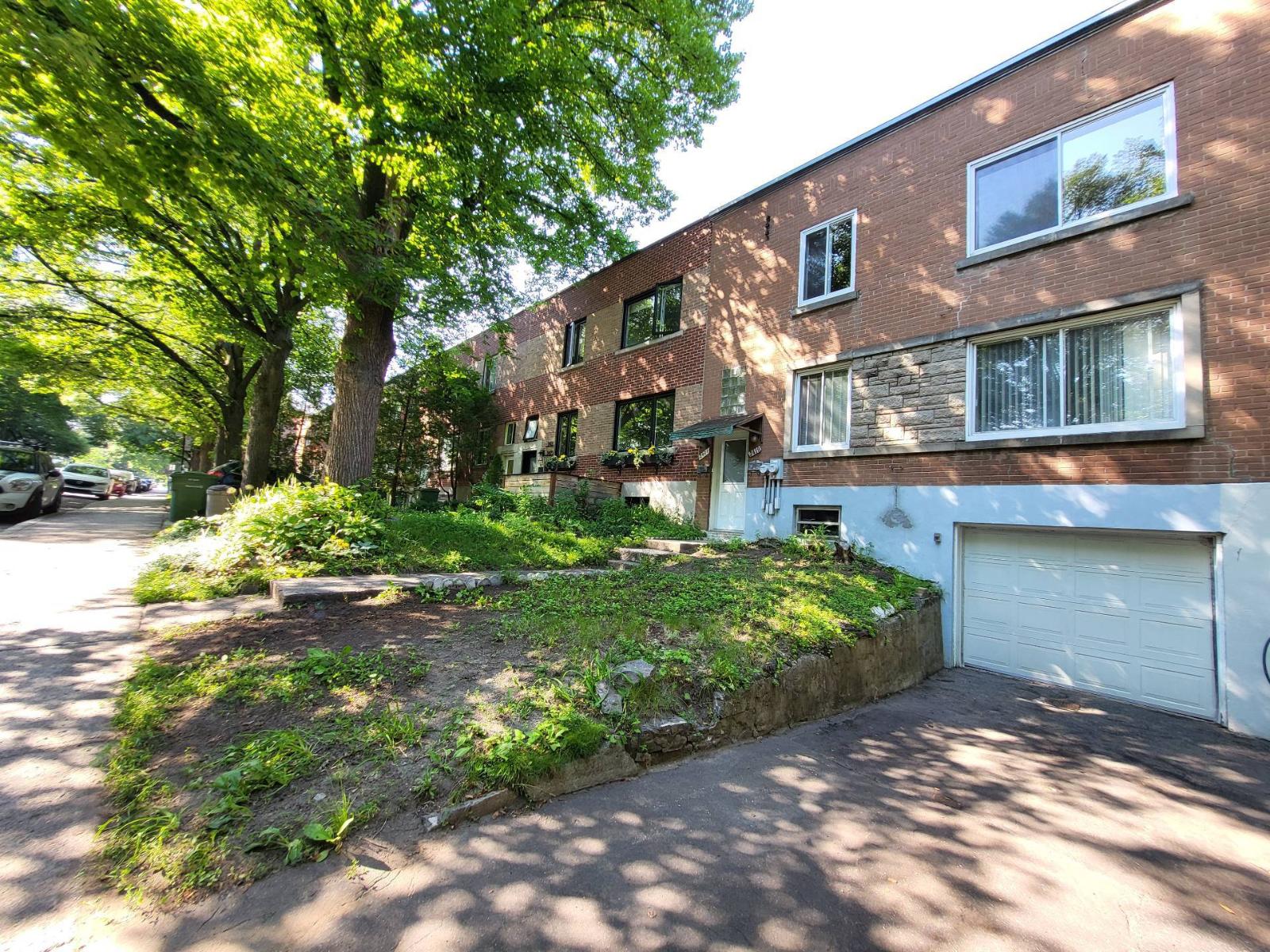 2419-2421 Av. West Hill Montréal (Côte-des-Neiges/Notre-Dame-de-Grâce) Quebec Canada H4B2S3 2
