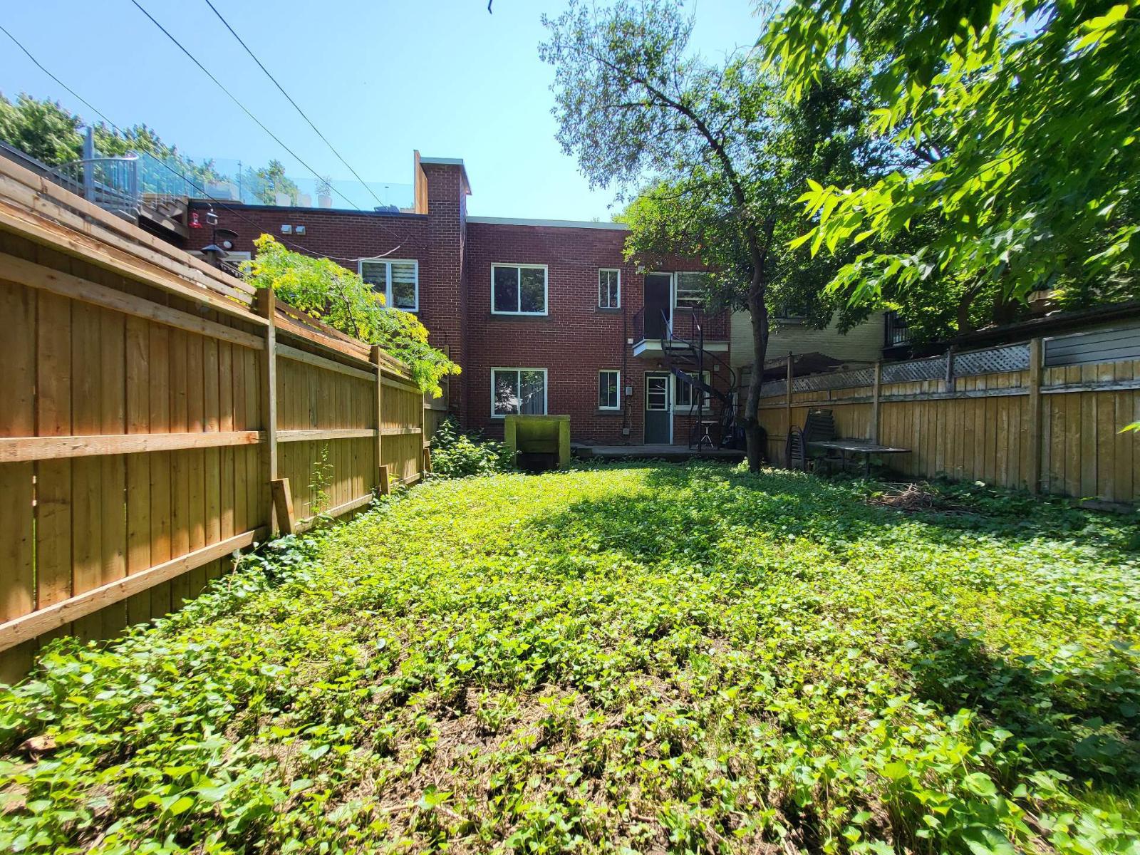 2419-2421 Av. West Hill Montréal (Côte-des-Neiges/Notre-Dame-de-Grâce) Quebec Canada H4B2S3 5