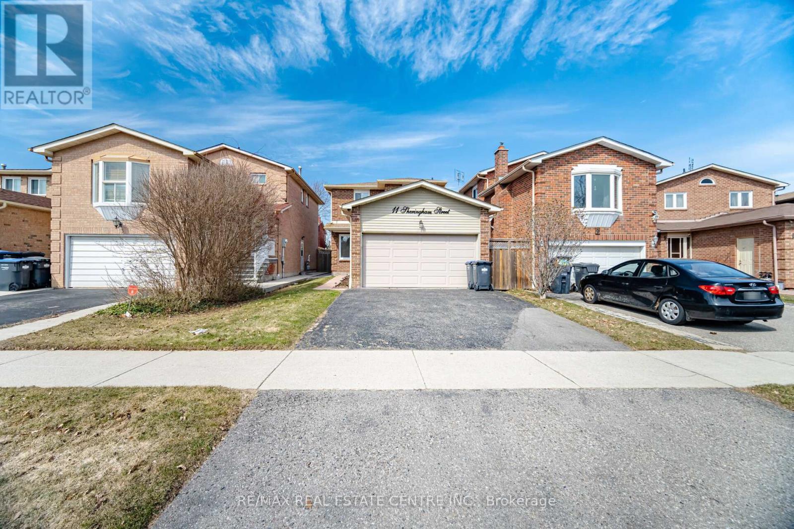 11 Sheringham Street, Brampton, Ontario  L6Z 2P5 - Photo 3 - W13777944