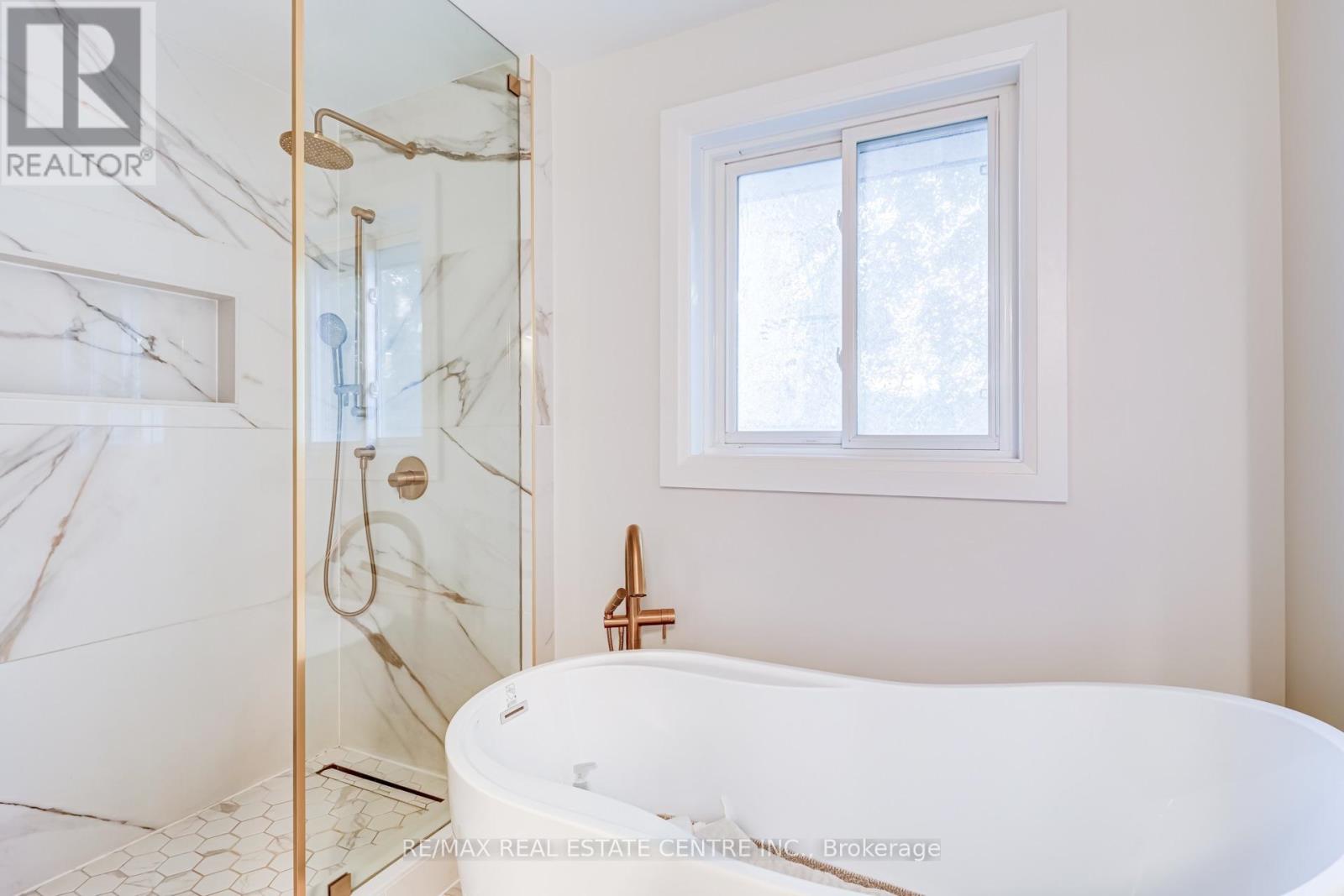 Upper Level - 167 Whitchurch Mews, Mississauga, Ontario  L5A 4B2 - Photo 17 - W13777972