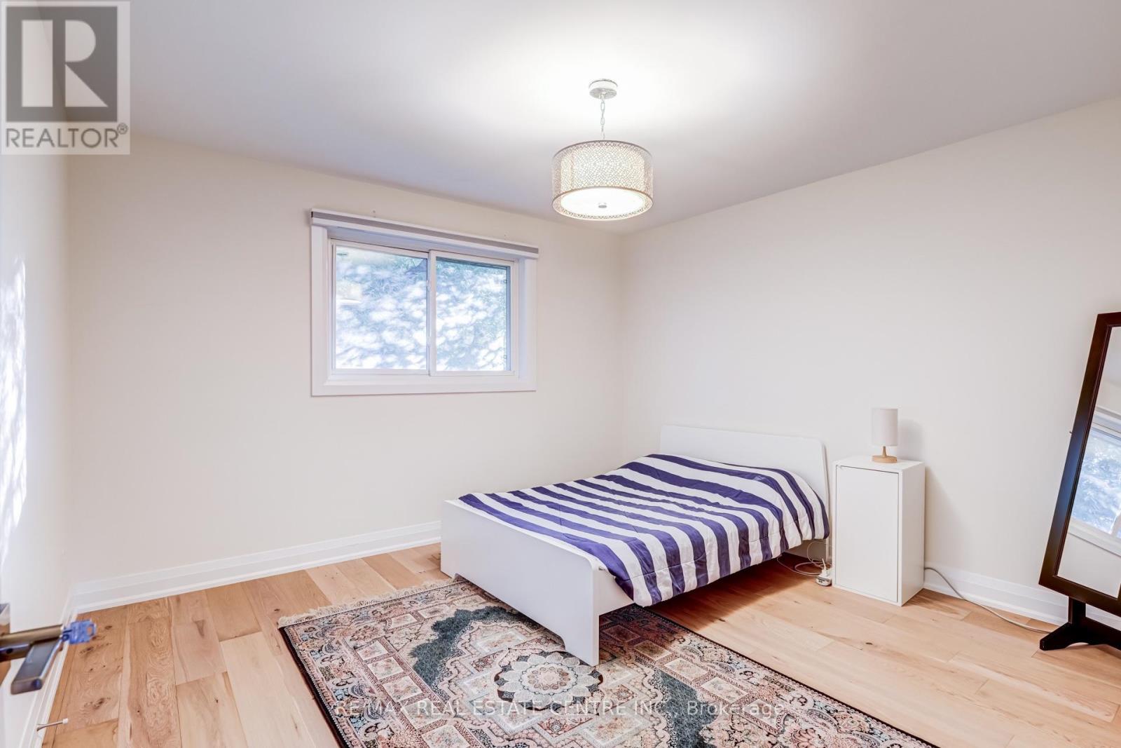Upper Level - 167 Whitchurch Mews, Mississauga, Ontario  L5A 4B2 - Photo 18 - W13777972