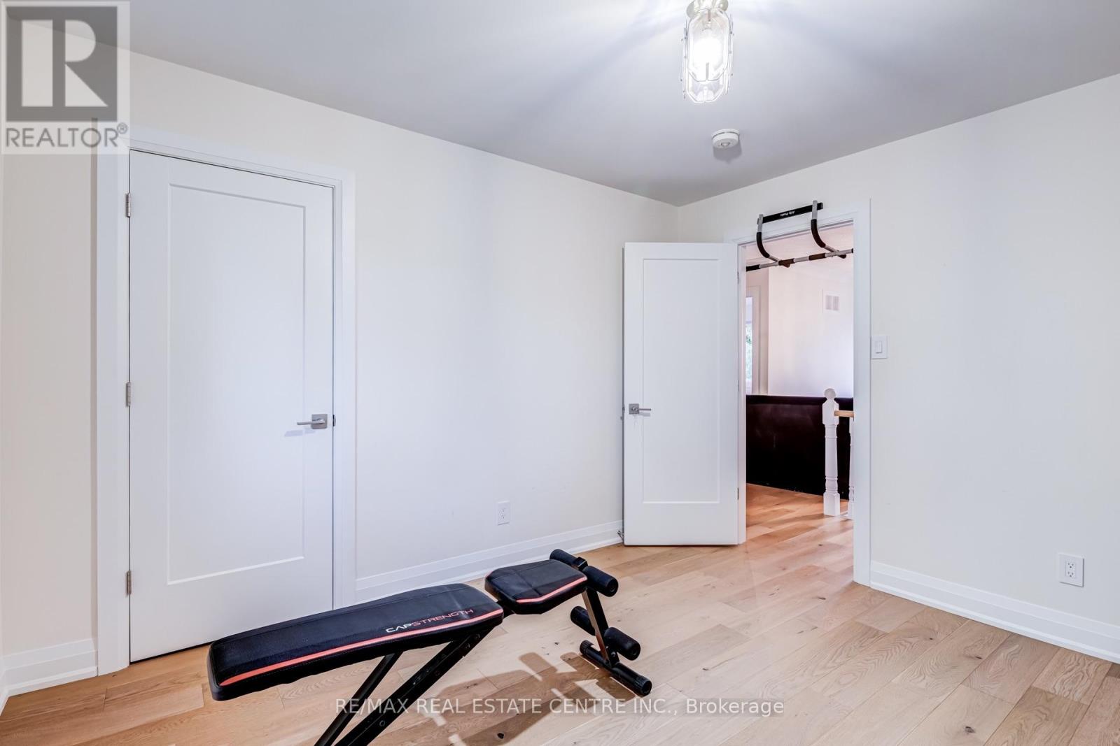 Upper Level - 167 Whitchurch Mews, Mississauga, Ontario  L5A 4B2 - Photo 23 - W13777972