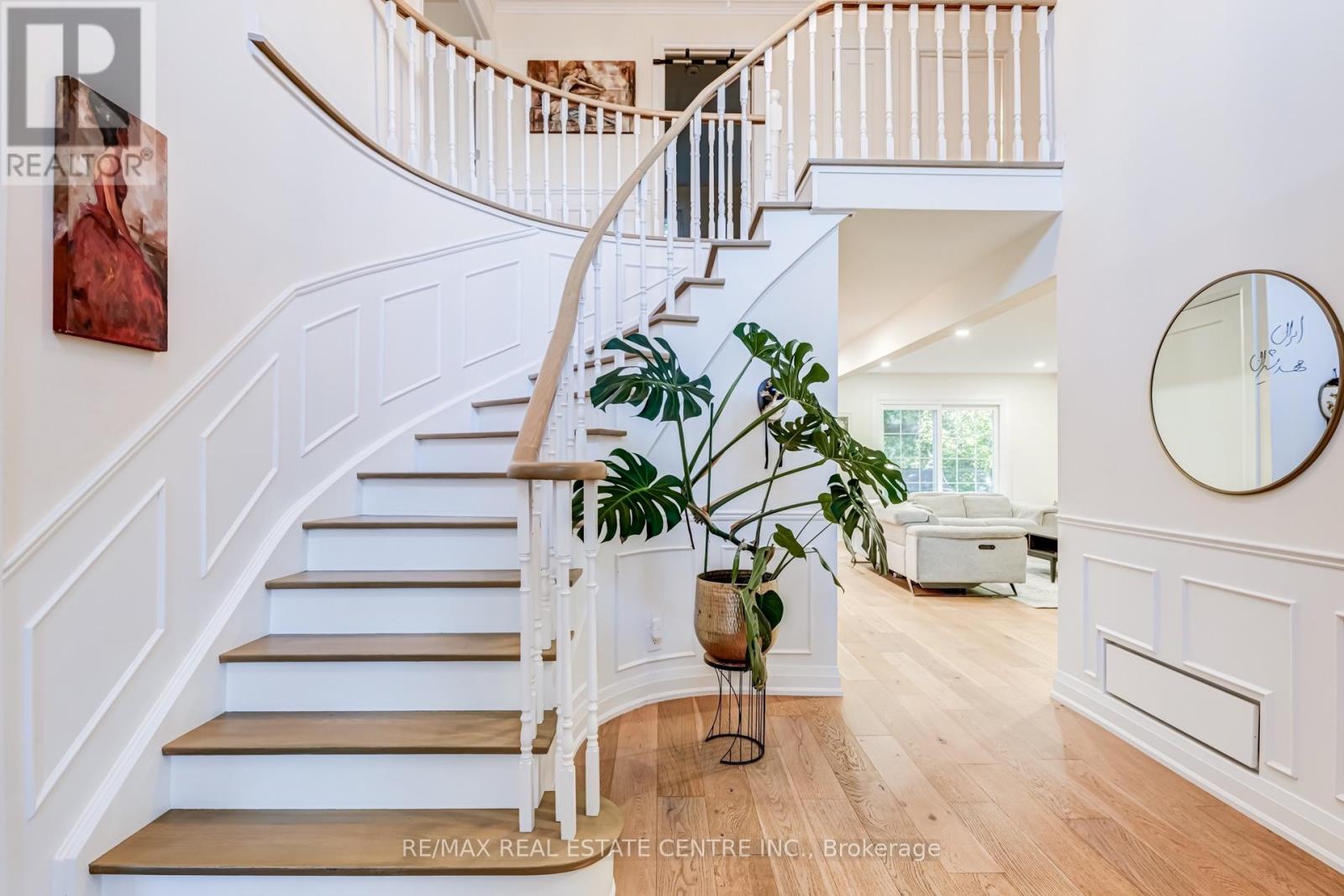 Upper Level - 167 Whitchurch Mews, Mississauga, Ontario  L5A 4B2 - Photo 3 - W13777972