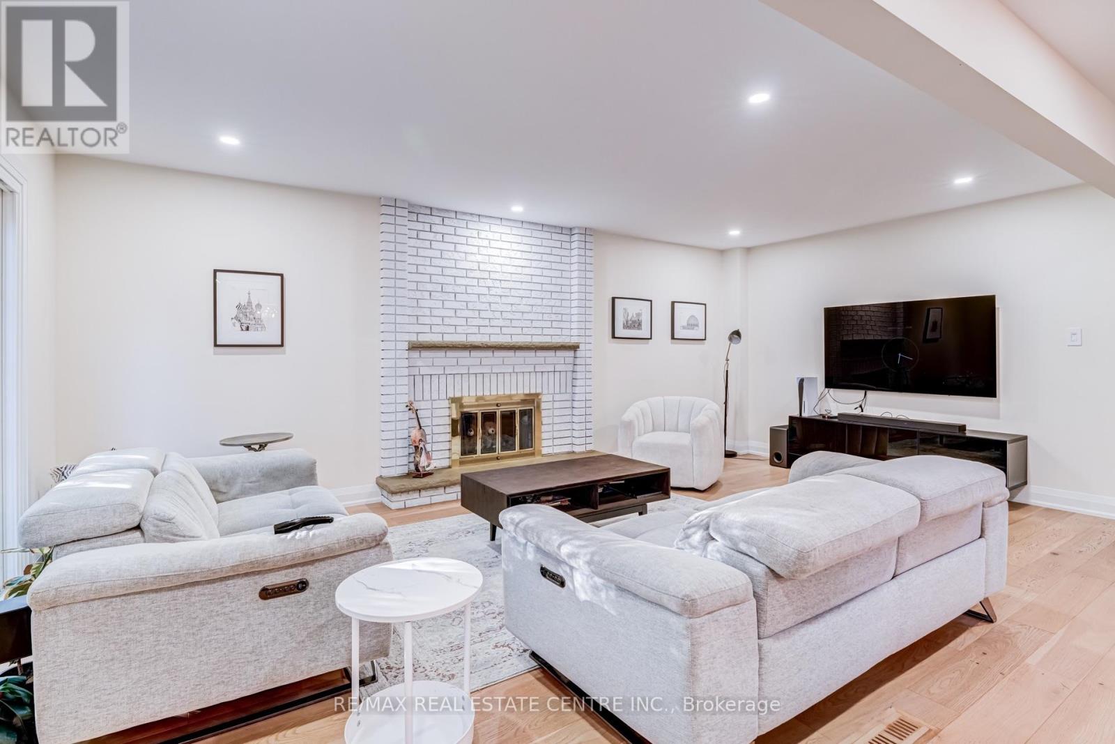 Upper Level - 167 Whitchurch Mews, Mississauga, Ontario  L5A 4B2 - Photo 4 - W13777972