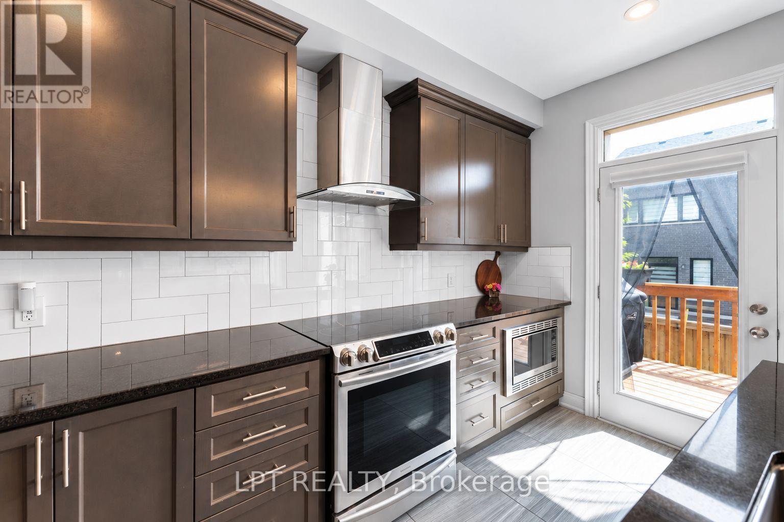 33 Mondial Crescent, East Gwillimbury, Ontario  L9N 0S1 - Photo 6 - N13708024