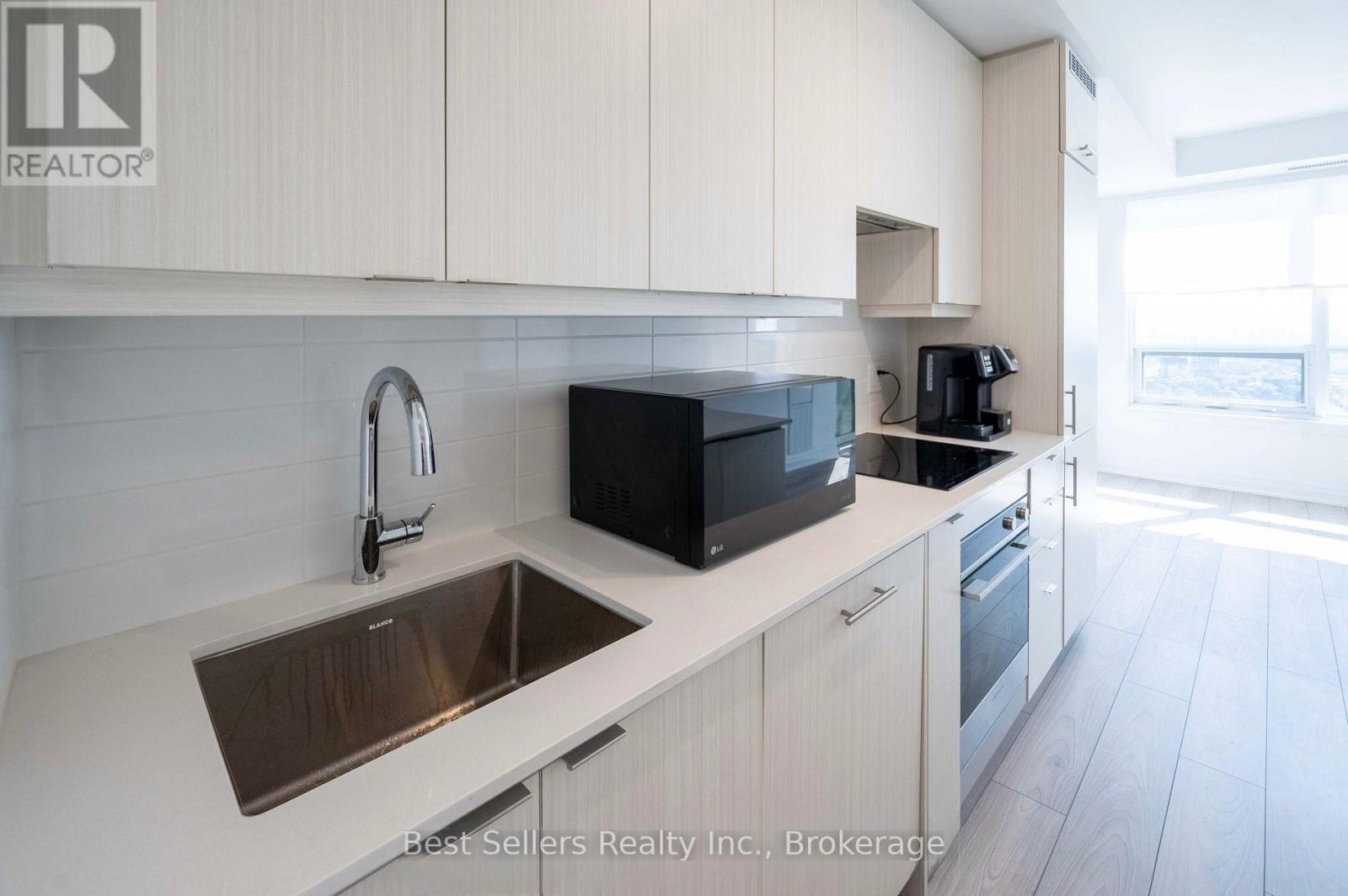 2406 - 36 Elm Drive, Mississauga, Ontario  L5B 1L9 - Photo 6 - W13647302