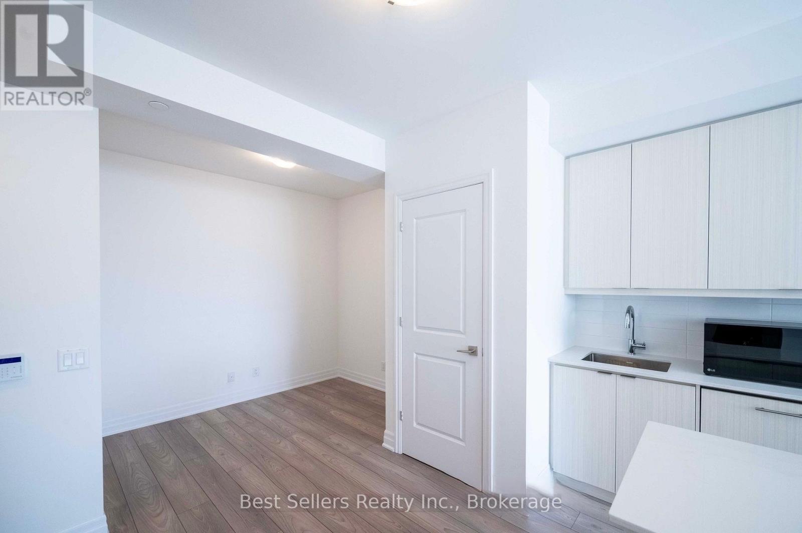 2406 - 36 Elm Drive, Mississauga, Ontario  L5B 1L9 - Photo 7 - W13647302