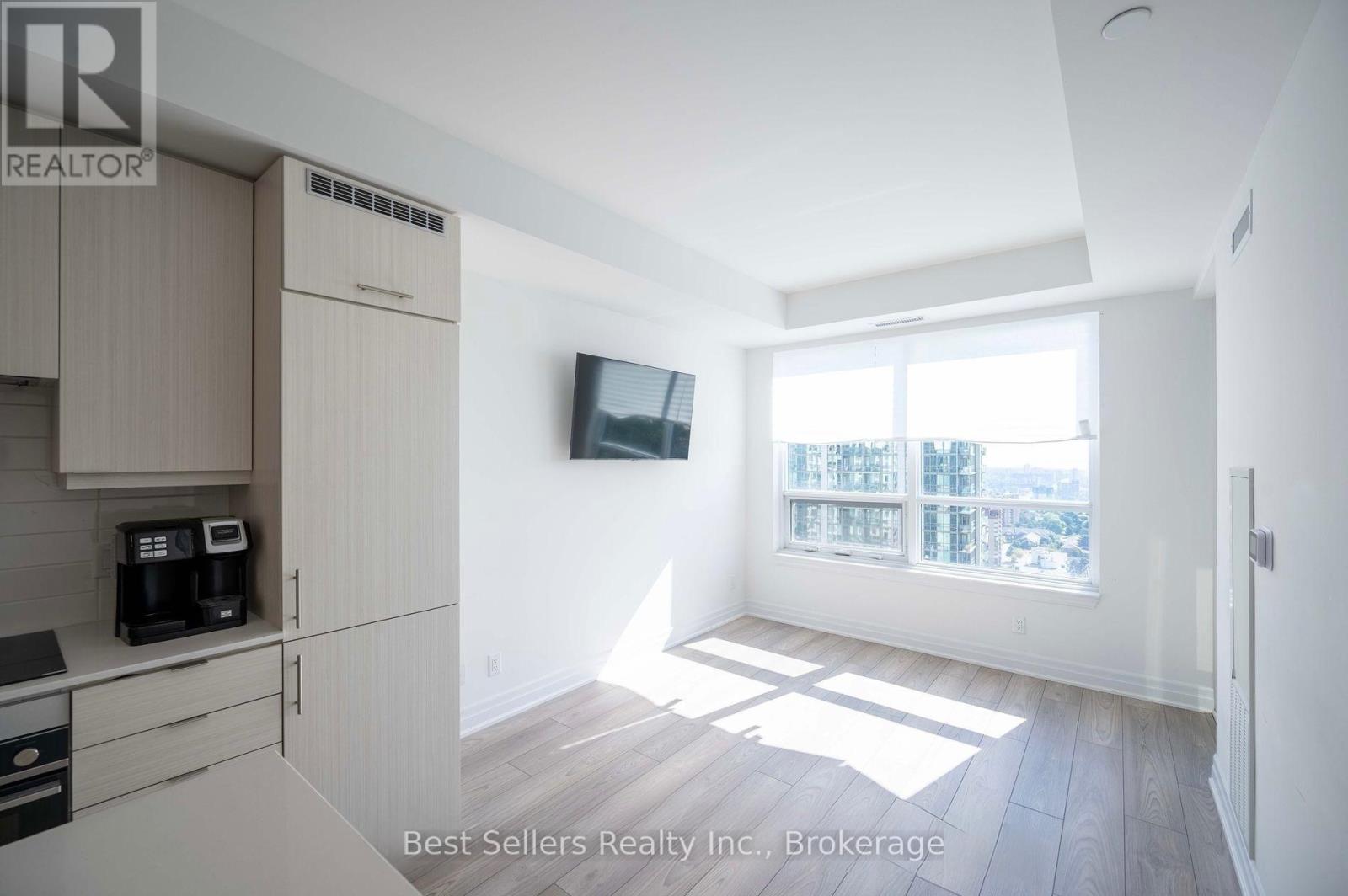 2406 - 36 Elm Drive, Mississauga, Ontario  L5B 1L9 - Photo 8 - W13647302