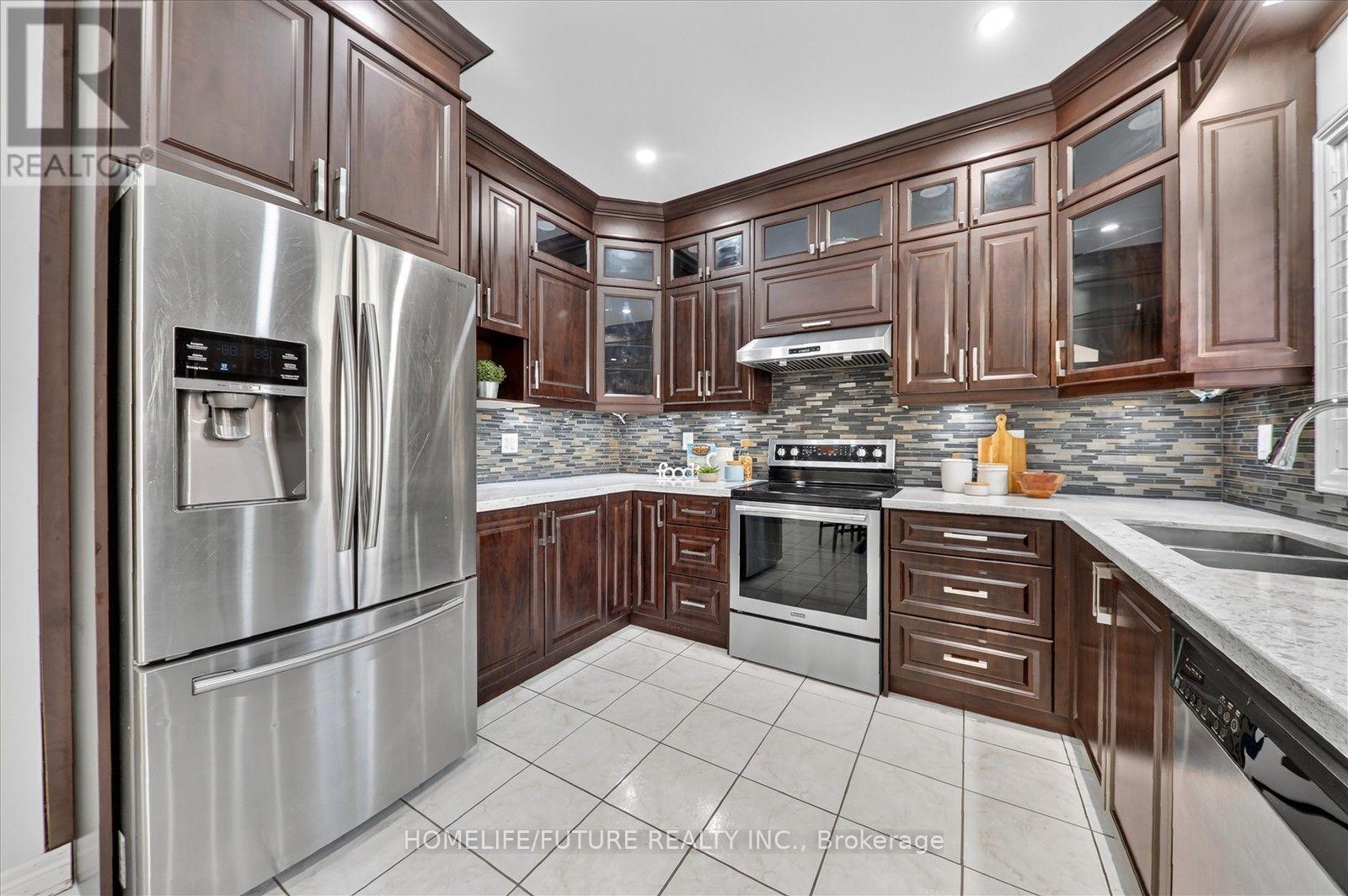 65 Middlecote Drive, Ajax, Ontario  L1T 0A1 - Photo 9 - E13777980