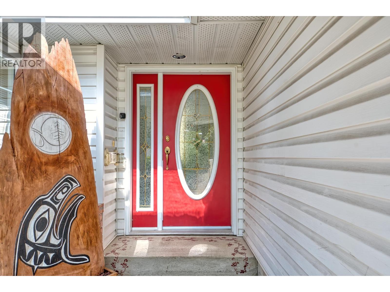 5818 Trail Avenue, Sechelt, British Columbia  V7Z 0L9 - Photo 2 - R3164748