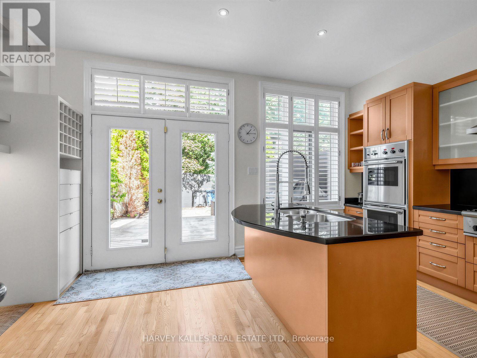 26 Marlborough Avenue, Toronto, Ontario  M5R 1X6 - Photo 10 - C13778004